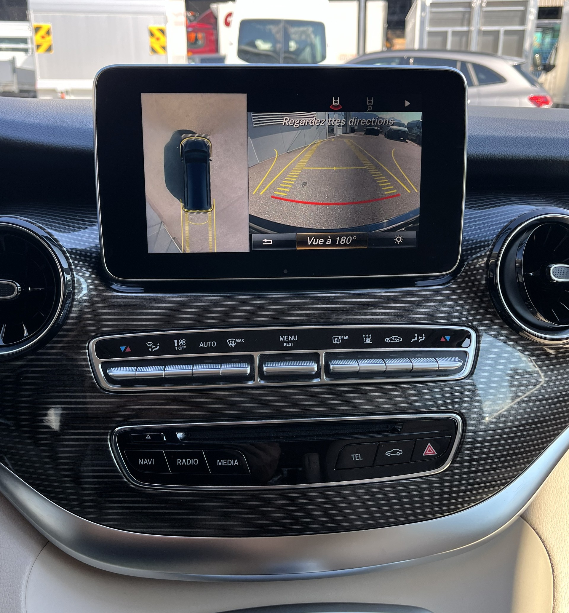 MERCEDES-BENZ V 300 d Avantgarde kompakt 4Matic 9G-Tronic-image-11