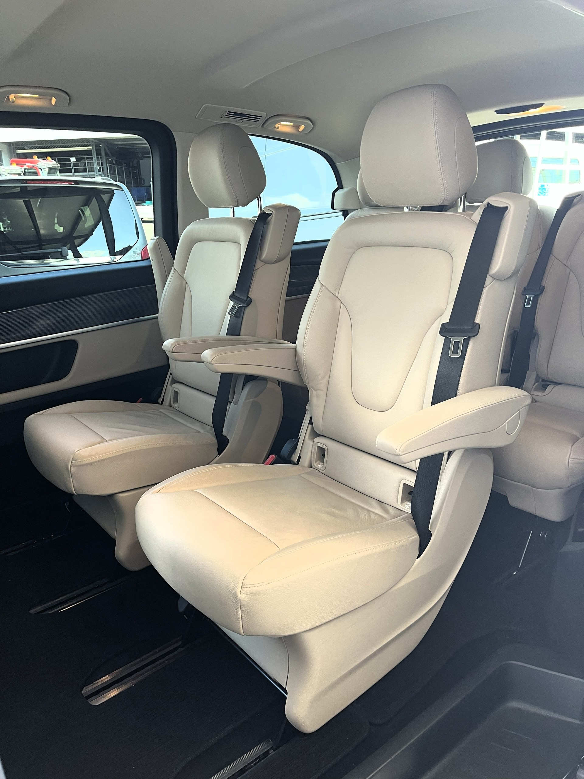 MERCEDES-BENZ V 300 d Avantgarde kompakt 4Matic 9G-Tronic-image-12