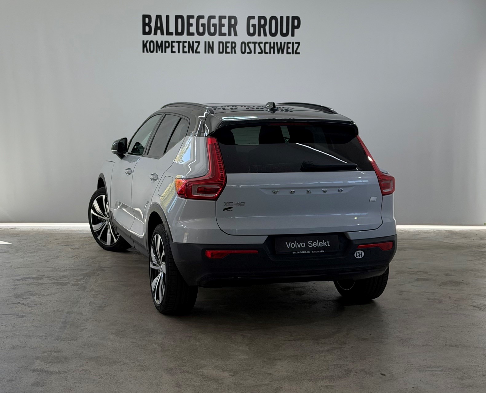 VOLVO XC40 P8 Twin R-Design AWD-image-1