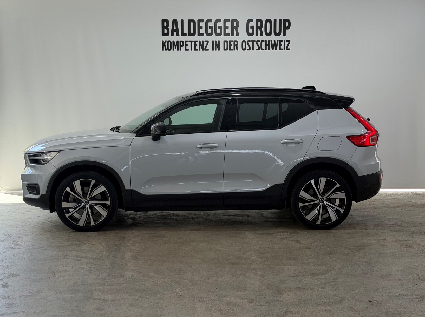 VOLVO XC40 P8 Twin R-Design AWD-image-2