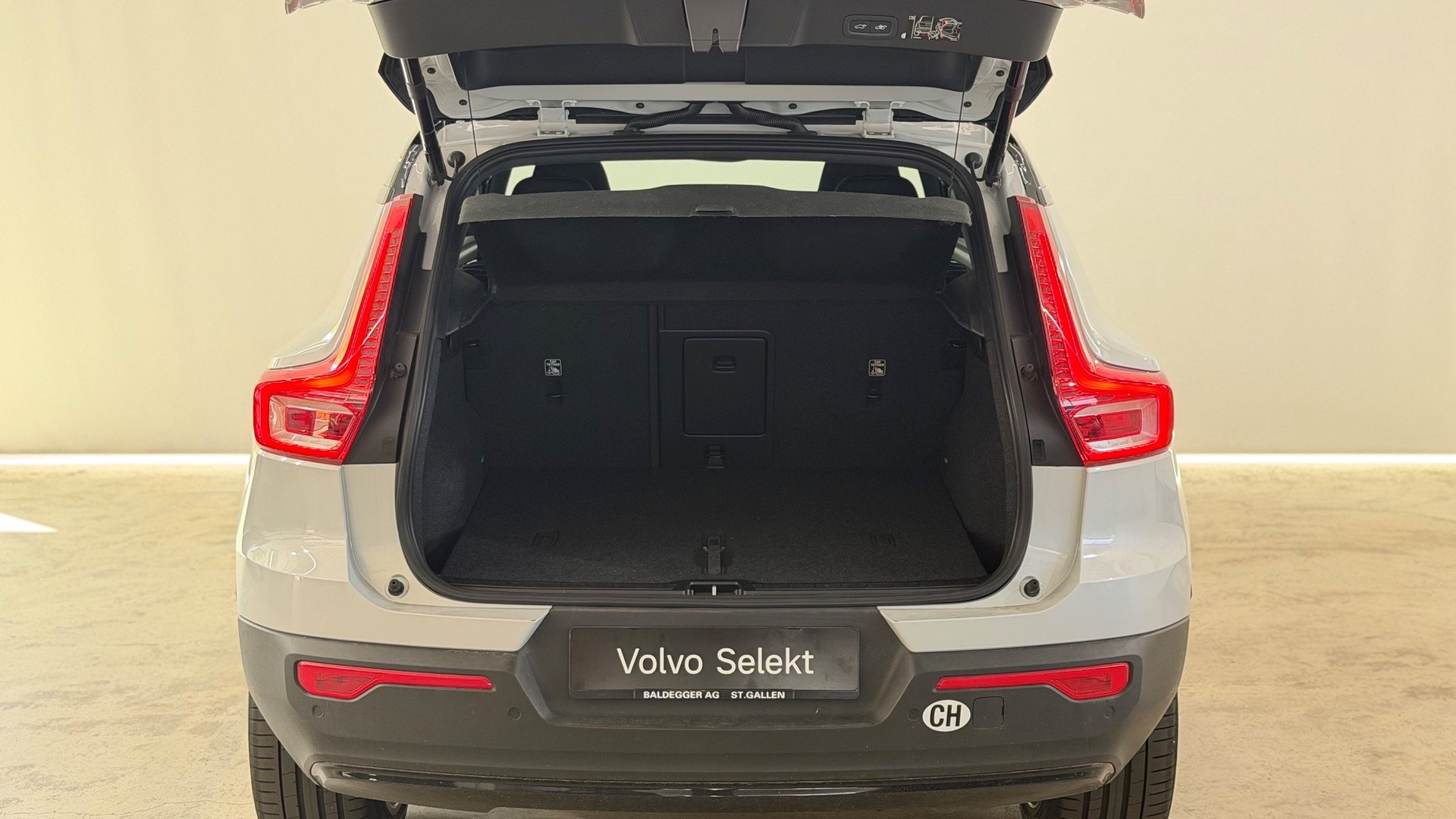 VOLVO XC40 P8 Twin R-Design AWD-image-12