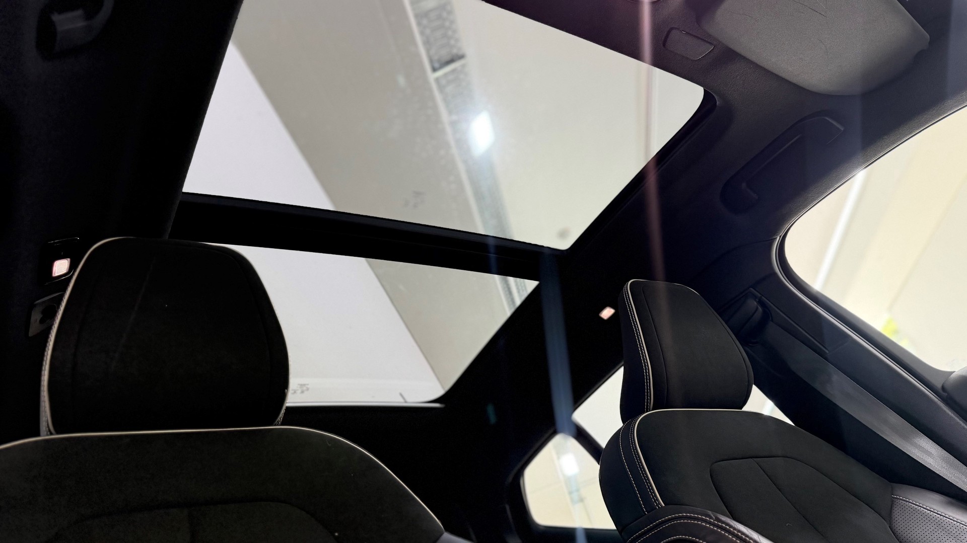 VOLVO XC40 P8 Twin R-Design AWD-image-13