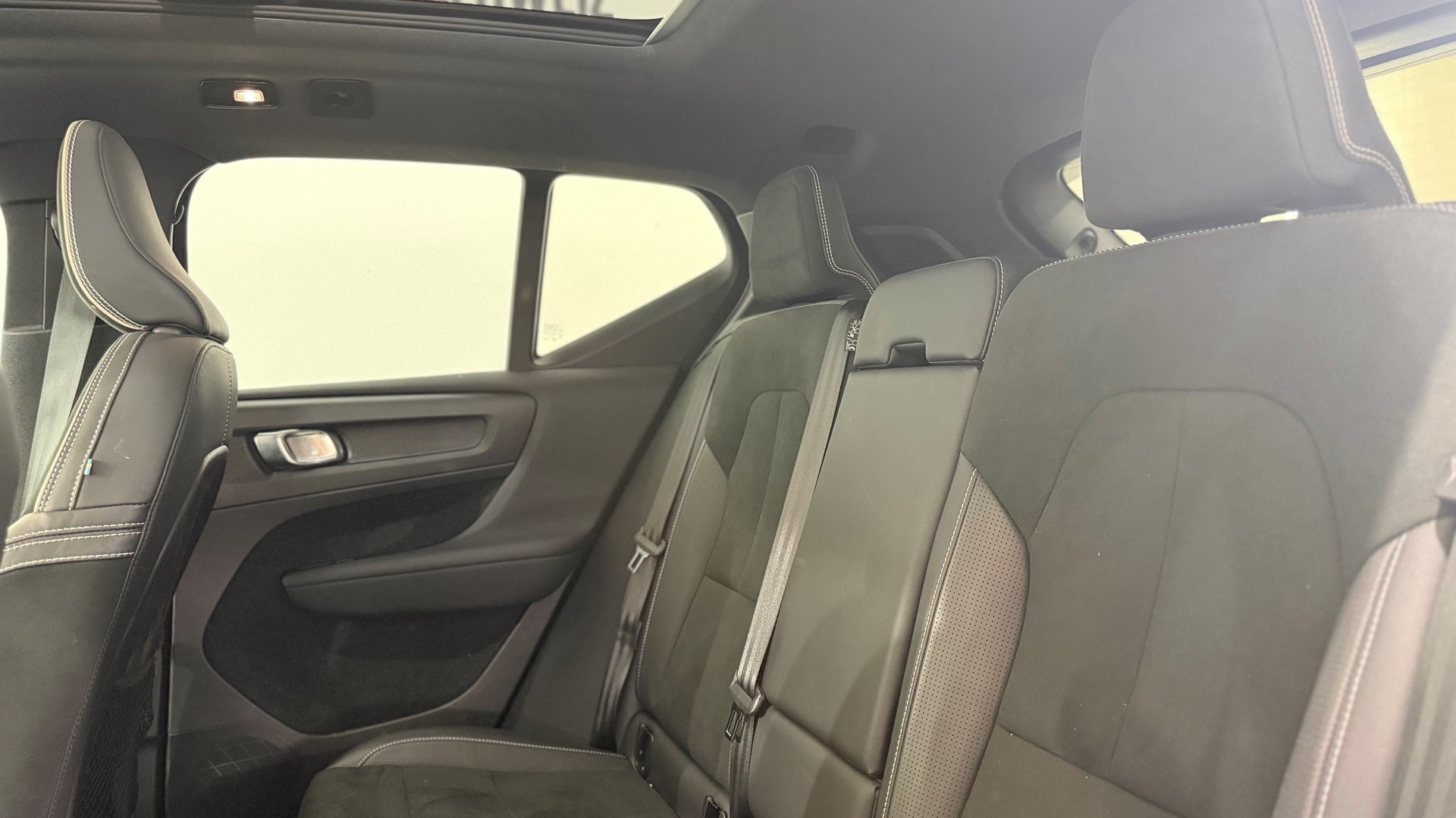 VOLVO XC40 P8 Twin R-Design AWD-image-5
