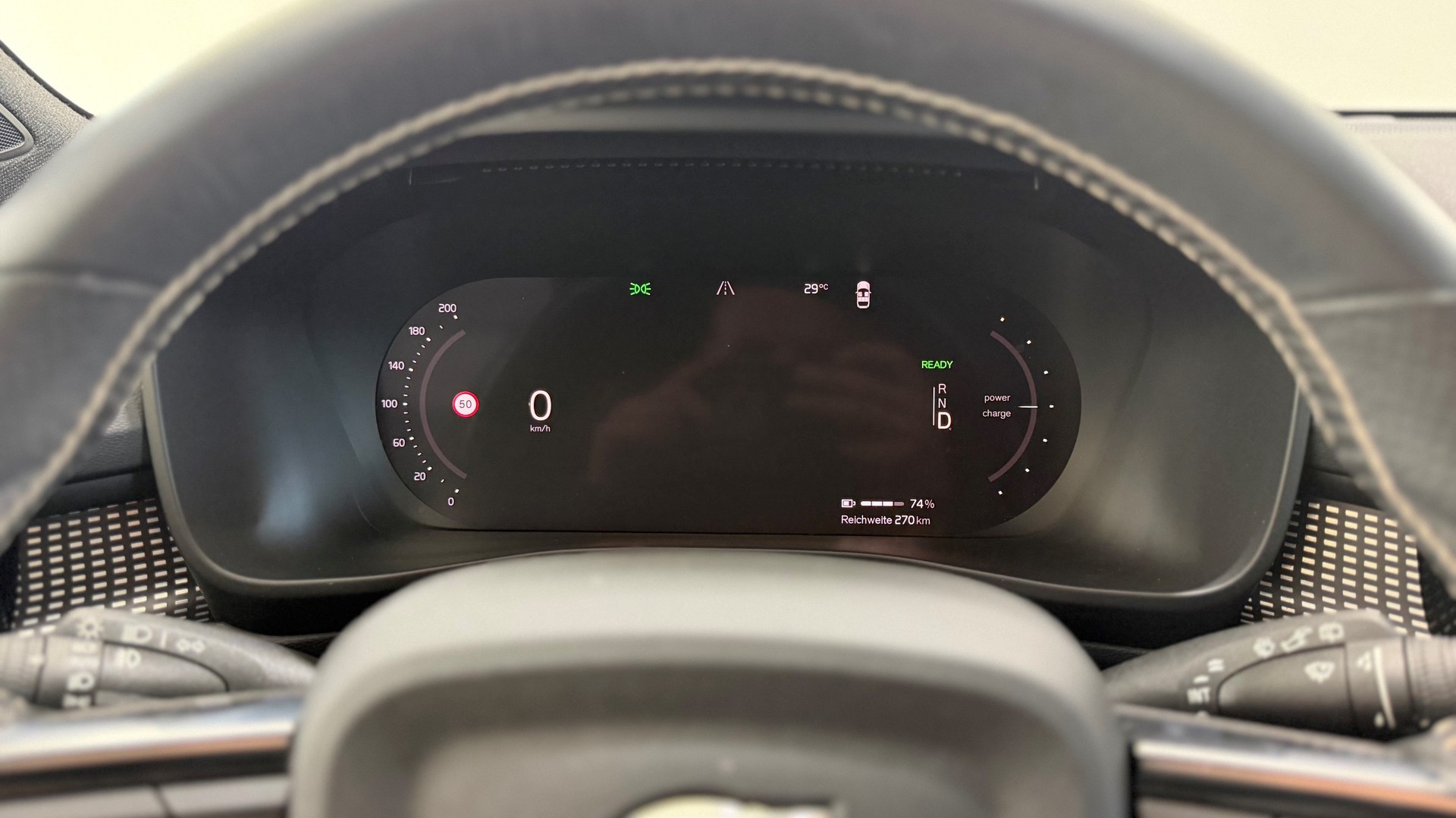 VOLVO XC40 P8 Twin R-Design AWD-image-10