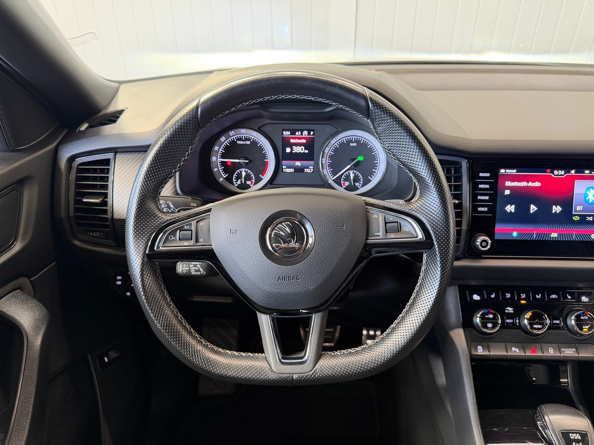 SKODA Kodiaq 2.0 TDI CR Sport Line 4x4 DSG, ab MFK und Service, 7 Plätze-image-11