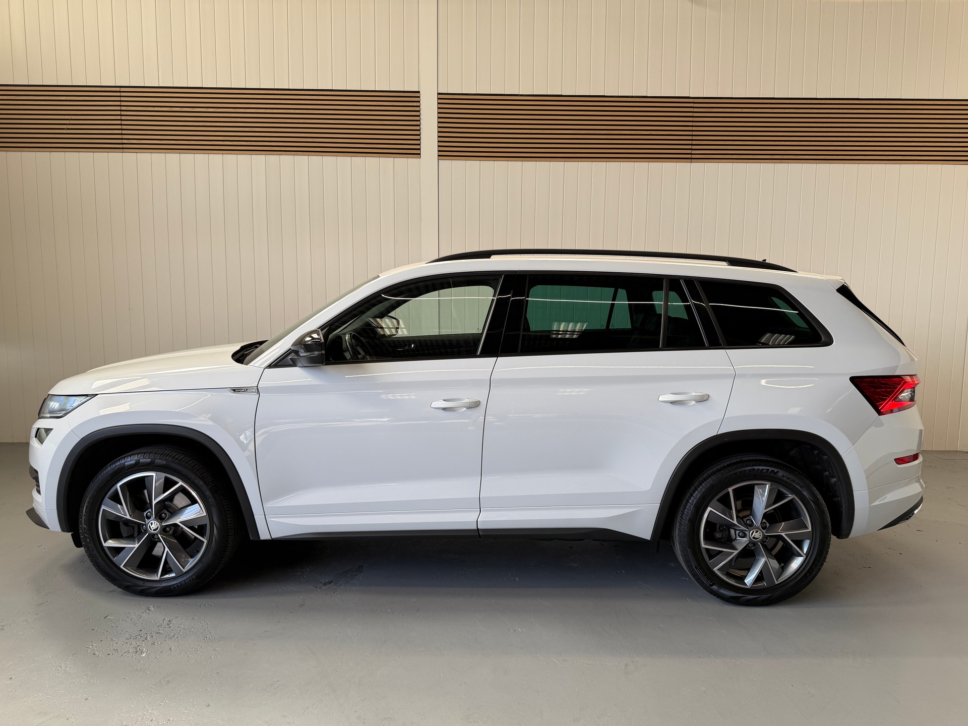 SKODA Kodiaq 2.0 TDI CR Sport Line 4x4 DSG, ab MFK und Service, 7 Plätze-image-1