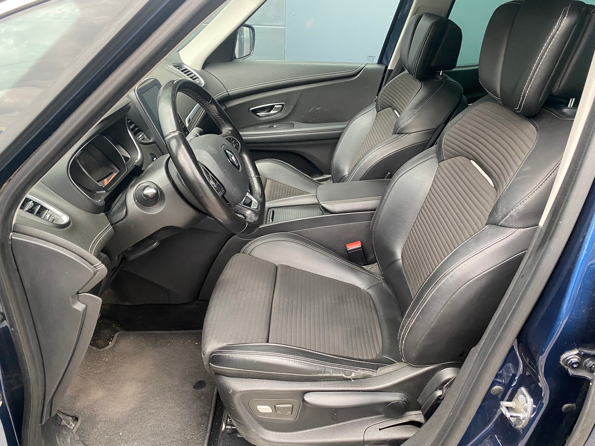 RENAULT Scénic 1.2 16V Turbo Bose-image-15