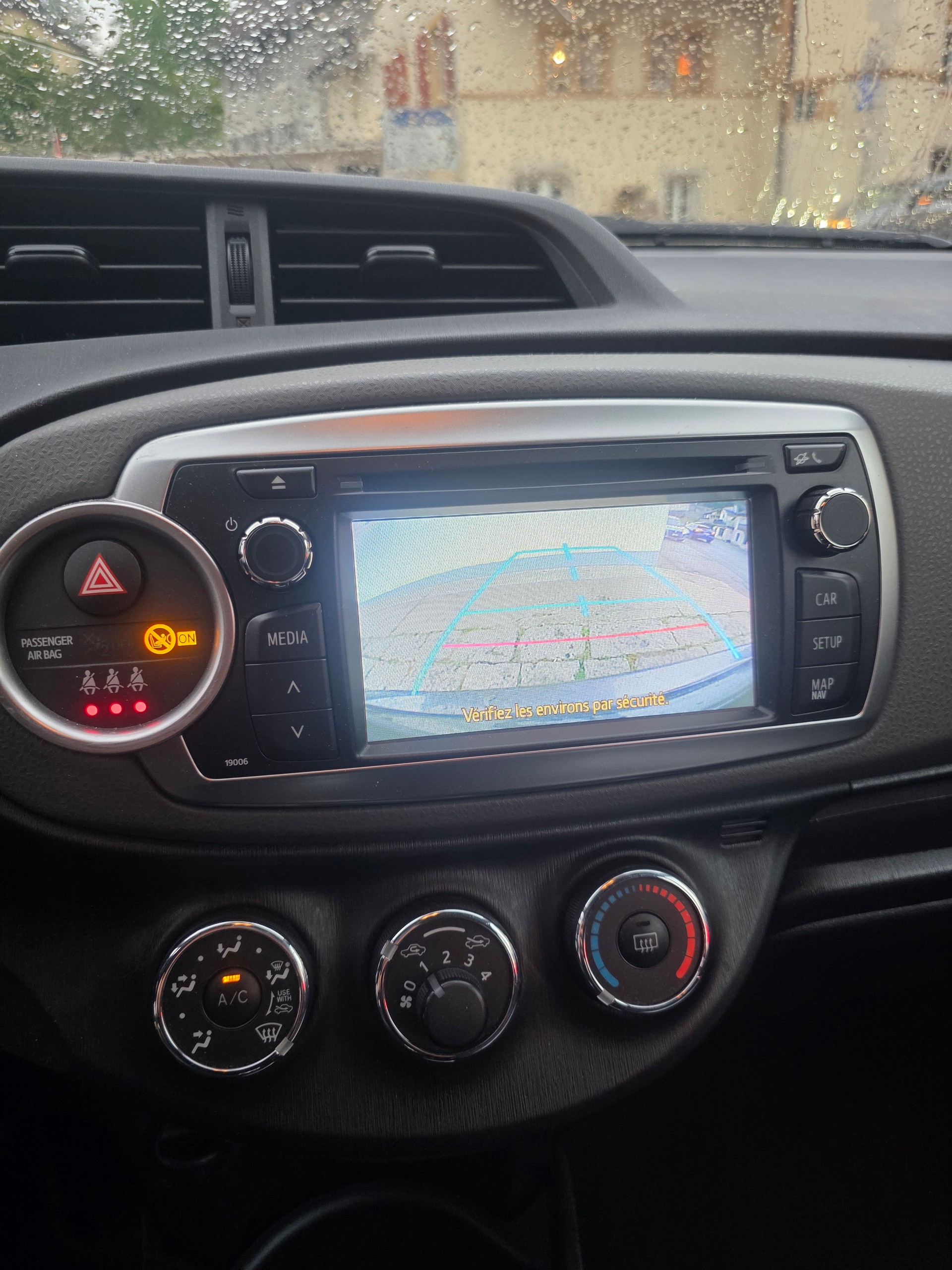 TOYOTA Yaris 1.33 Sol-image-10