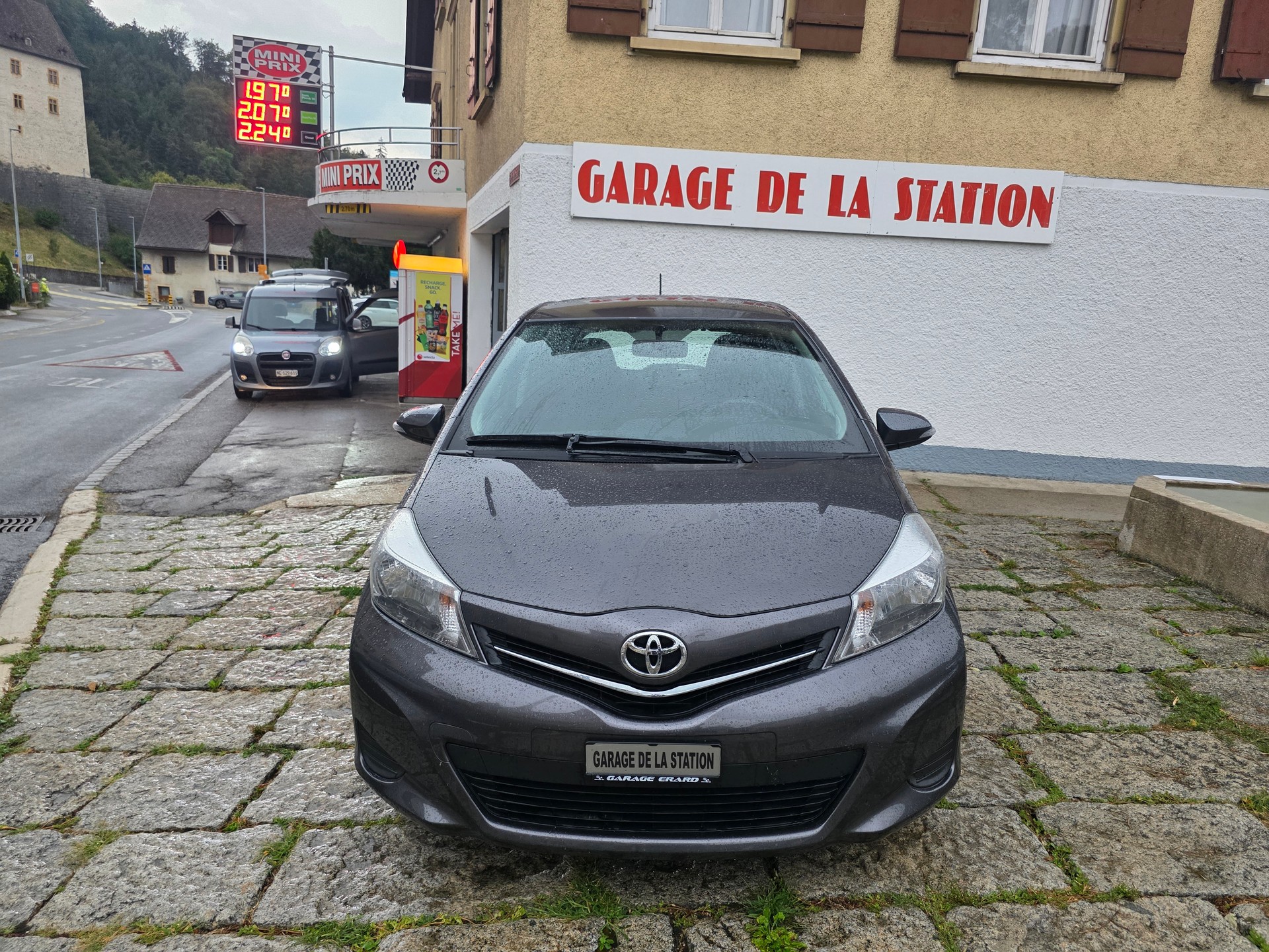 TOYOTA Yaris 1.33 Sol-image-1