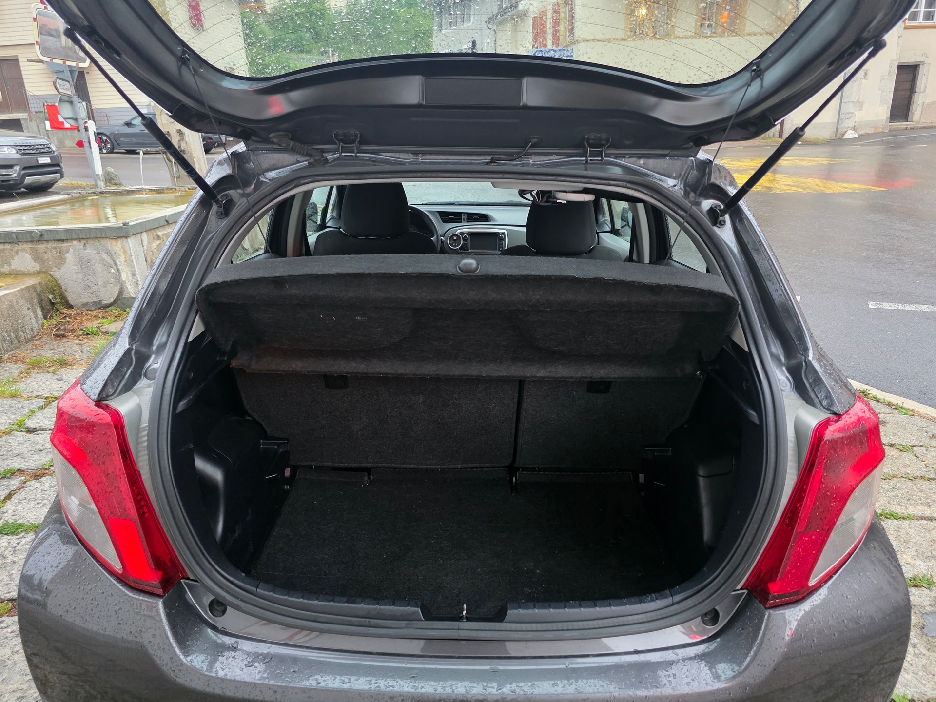 TOYOTA Yaris 1.33 Sol-image-13