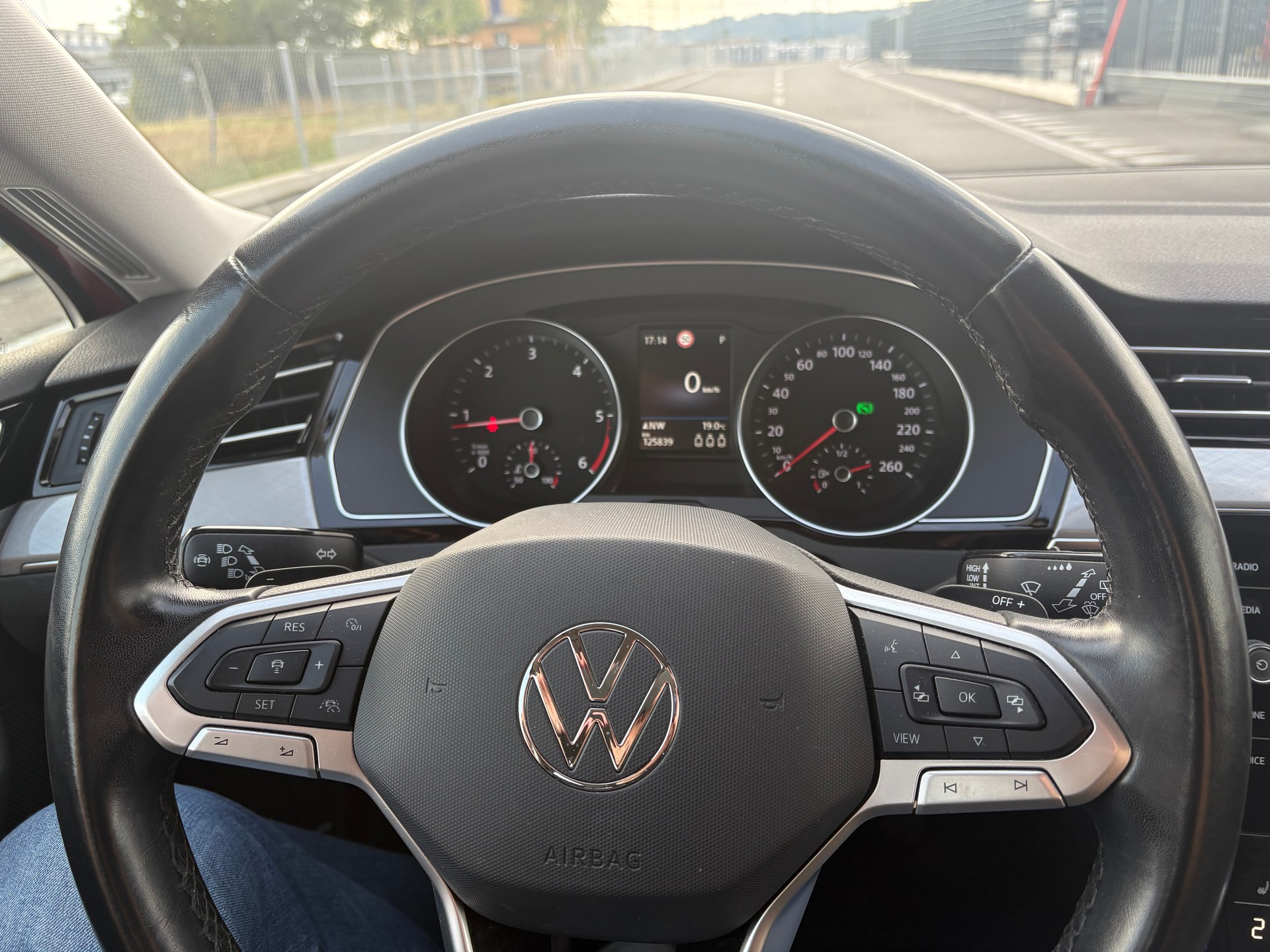VW Passat 2.0 TDI BMT Business 4Motion DSG-image-9