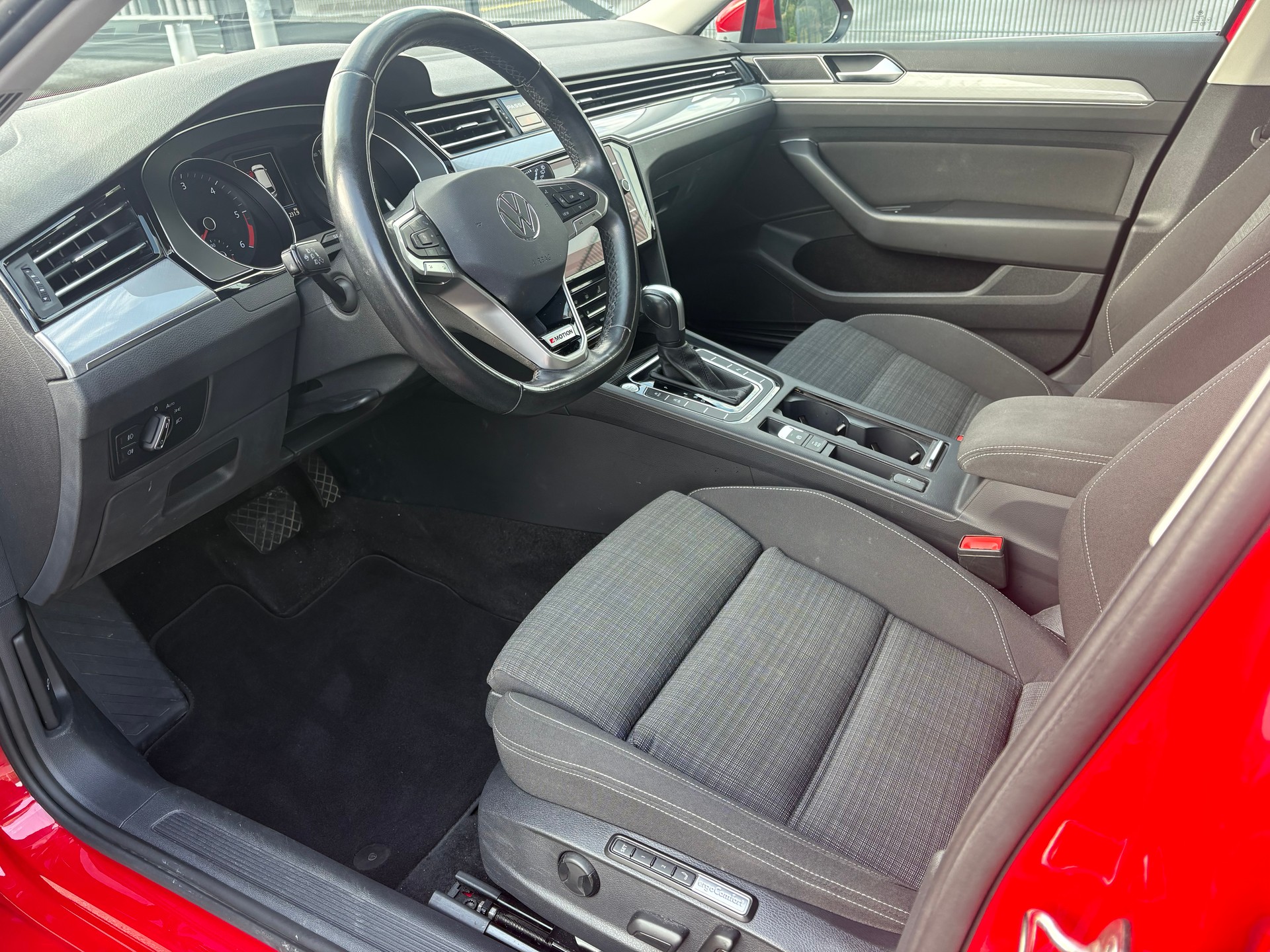 VW Passat 2.0 TDI BMT Business 4Motion DSG-image-8