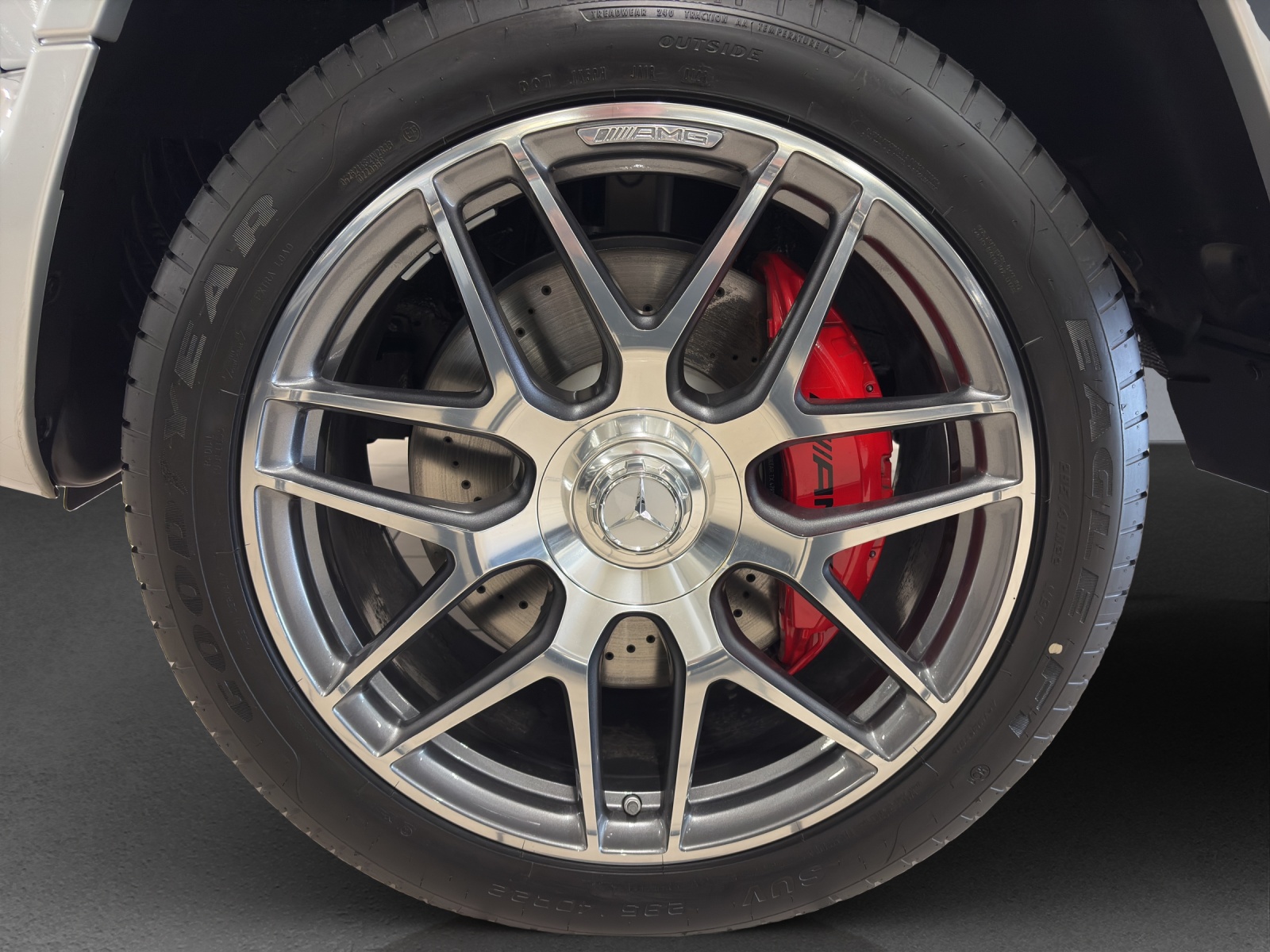 MERCEDES-BENZ G 63 AMG-image-15