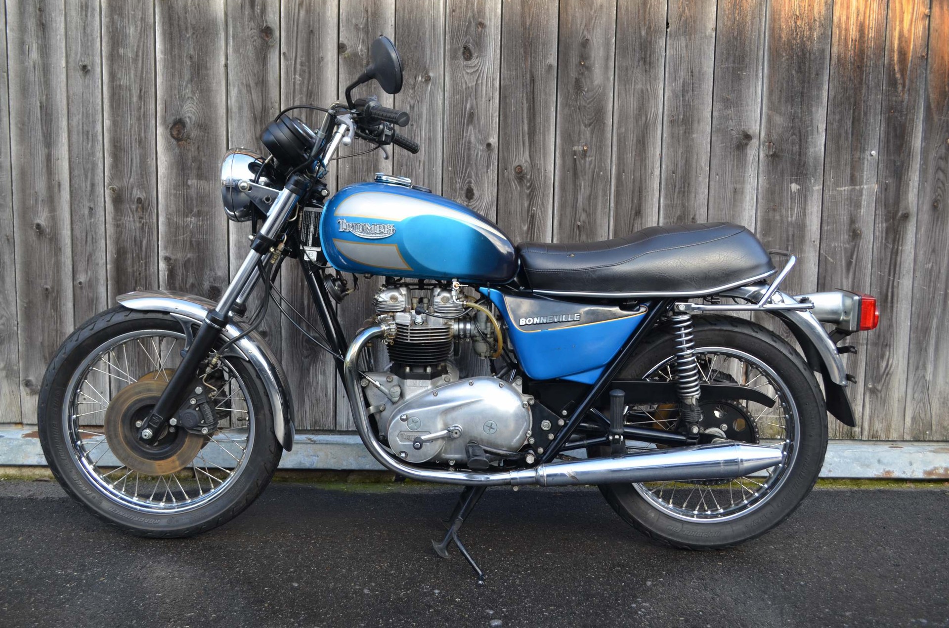 TRIUMPH Bonneville 750-showroom-element-1