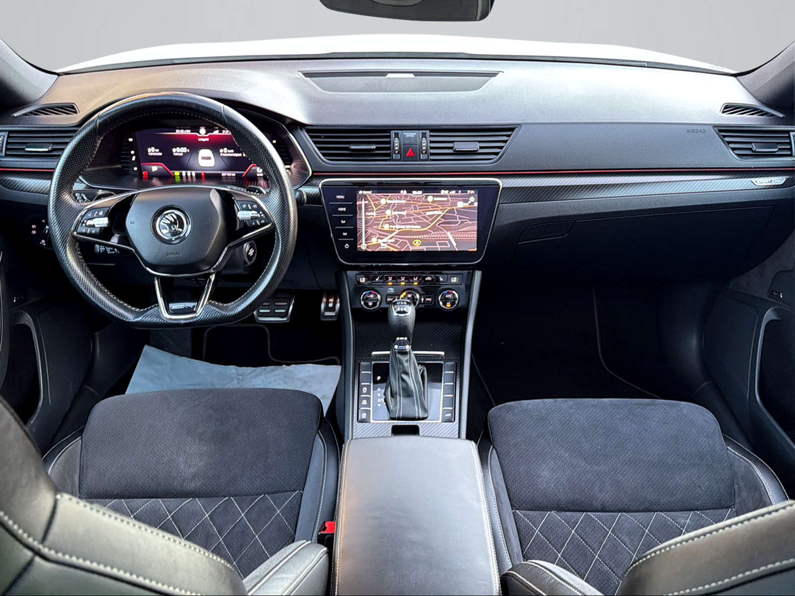 SKODA Superb Combi 2.0 TDi SportLine 4x4 DSG-image-8