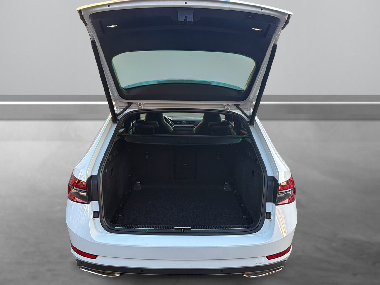 SKODA Superb Combi 2.0 TDi SportLine 4x4 DSG-image-14