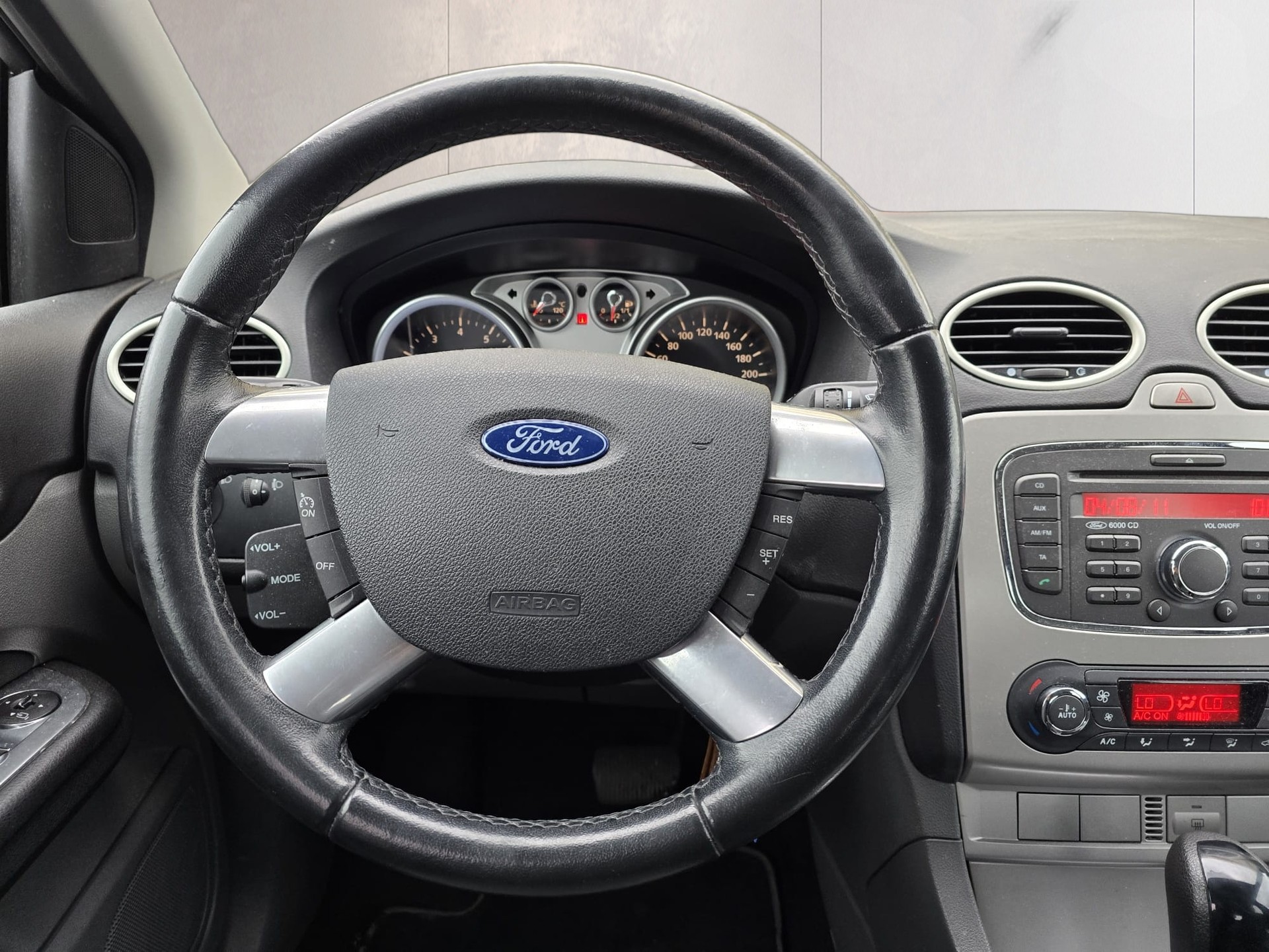 FORD Focus 2.0i Carving Automatic-image-9