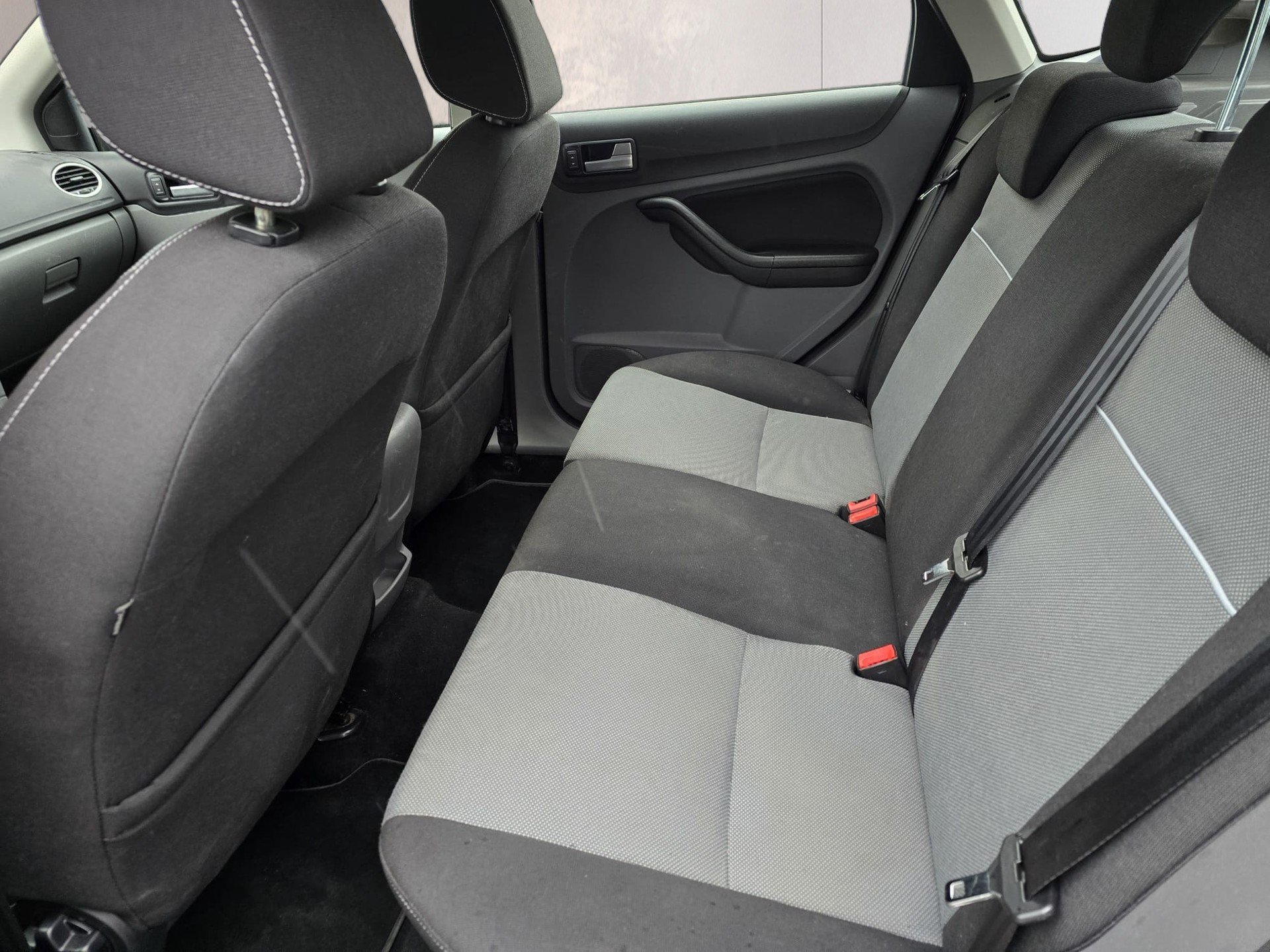 FORD Focus 2.0i Carving Automatic-image-12