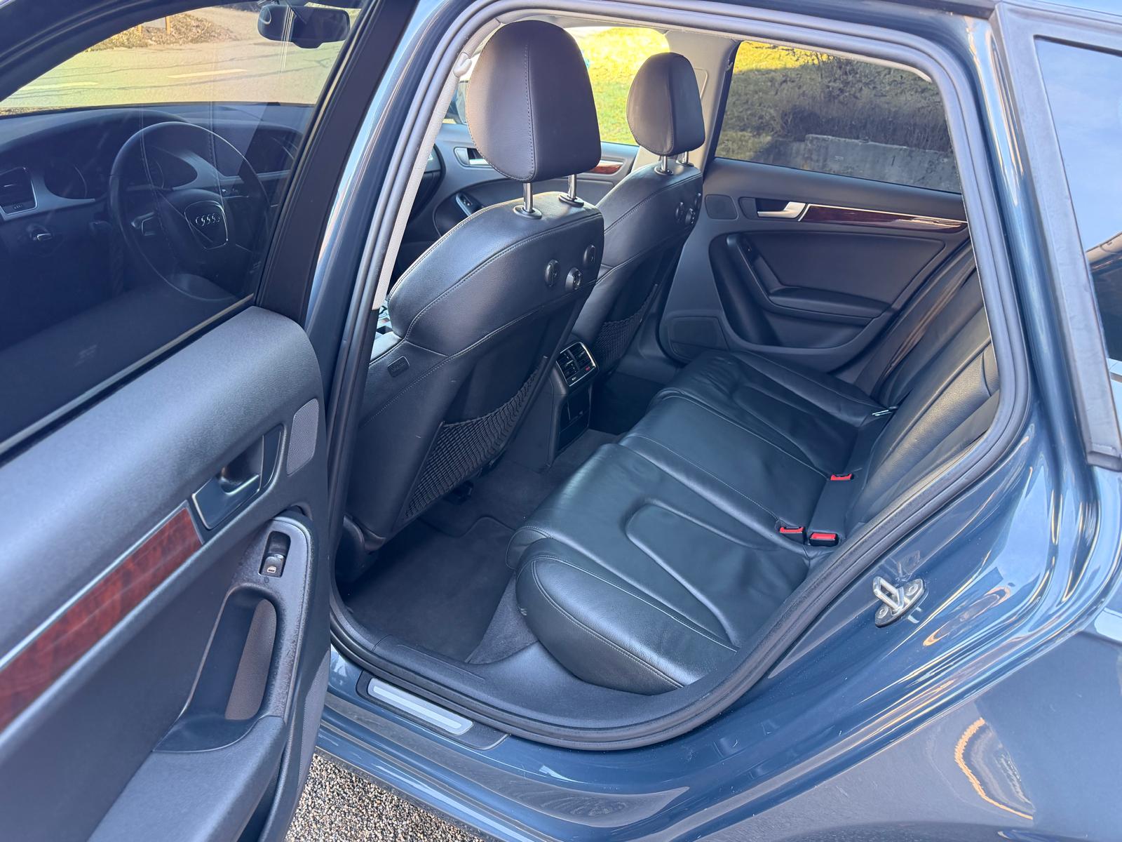 AUDI A4 Avant 3.0 TDI quattro S-tronic-image-10