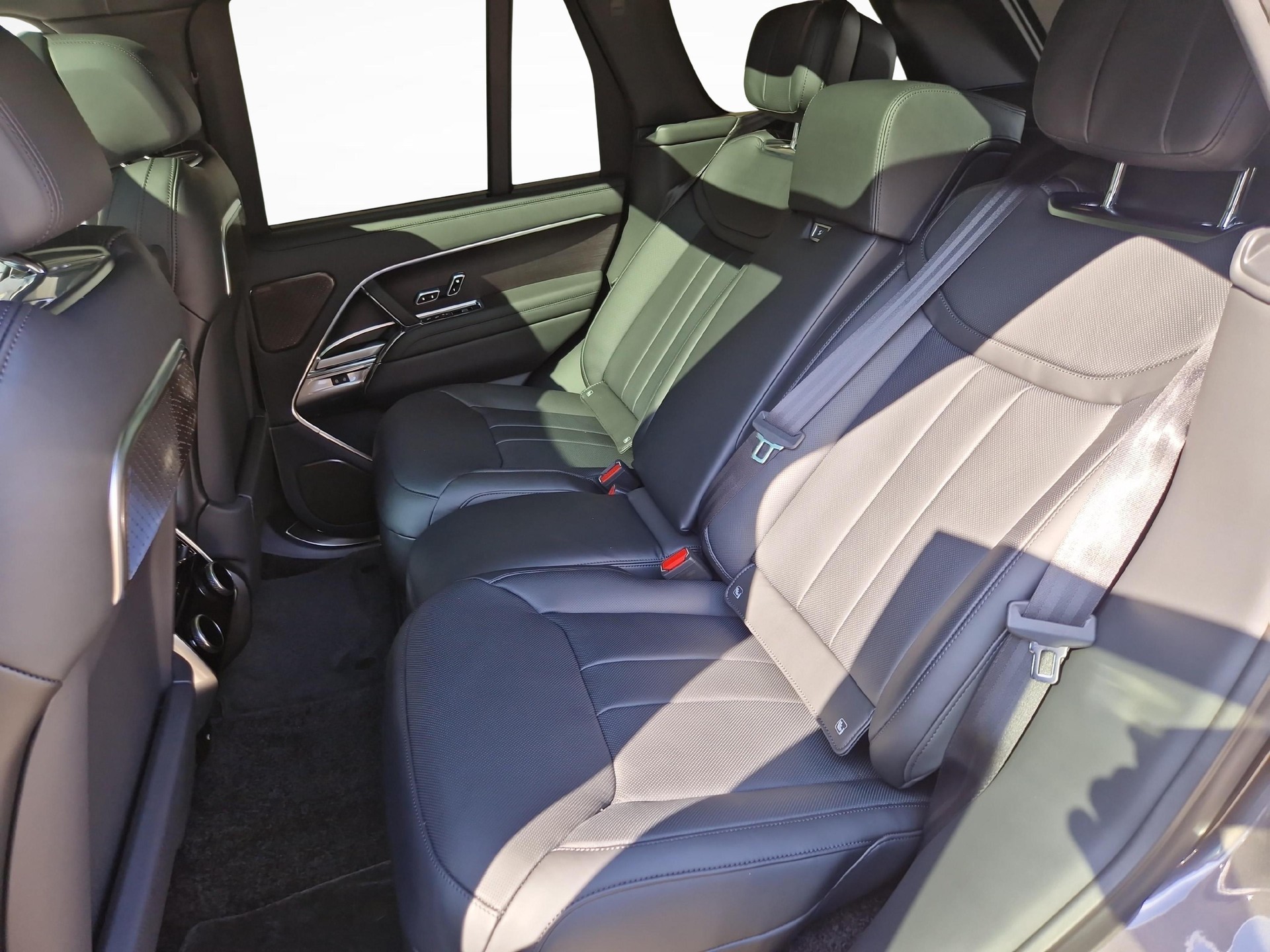 LAND ROVER Range Rover 3.0 I6 P550e Autobiography-image-10