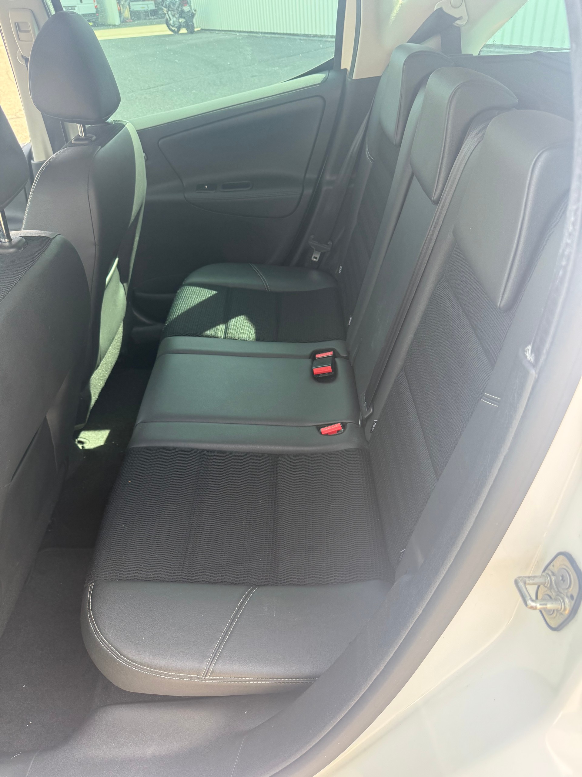 PEUGEOT 207 SW 1.6 16V Allure Automatic-image-8