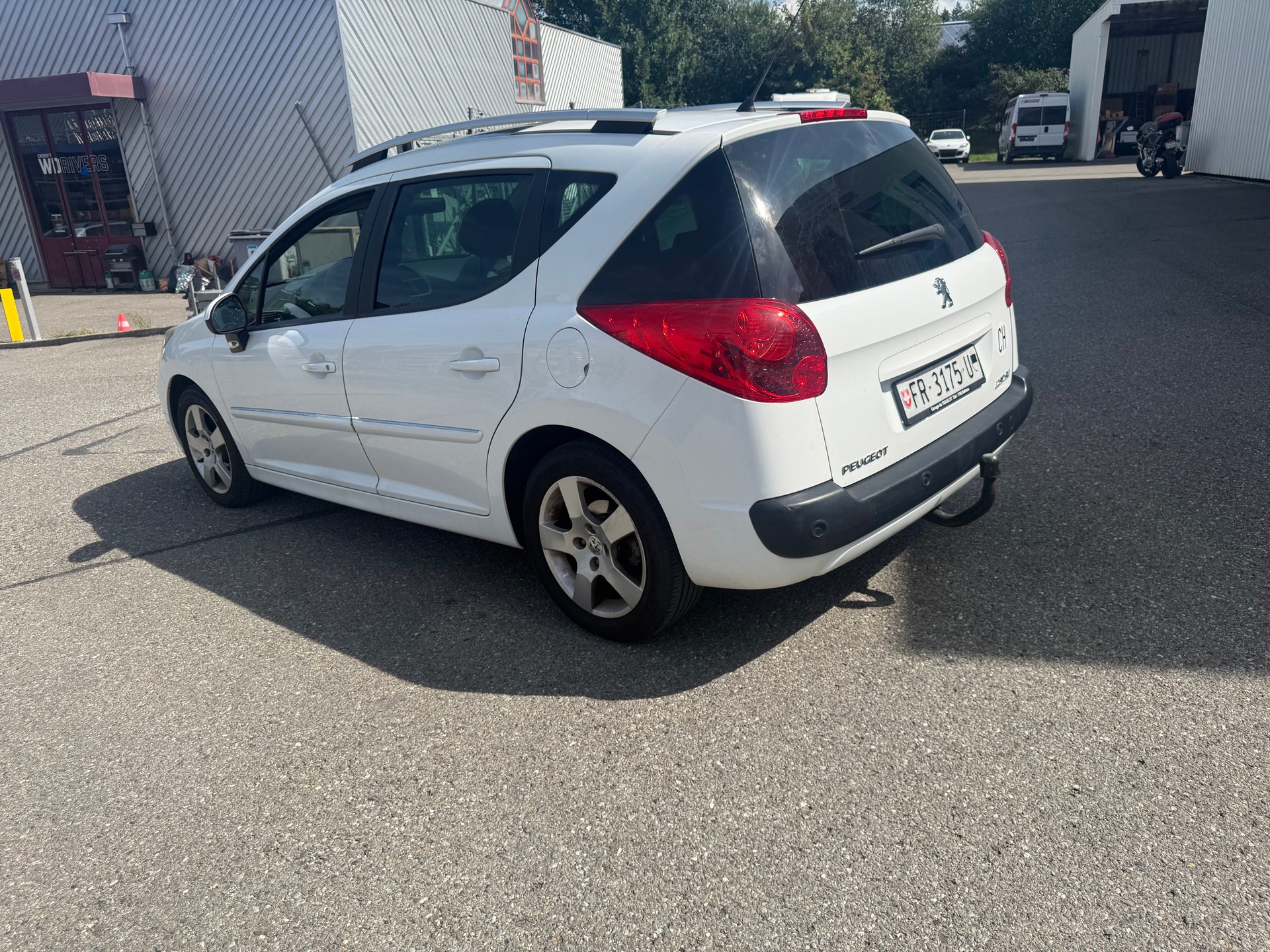 PEUGEOT 207 SW 1.6 16V Allure Automatic-image-5