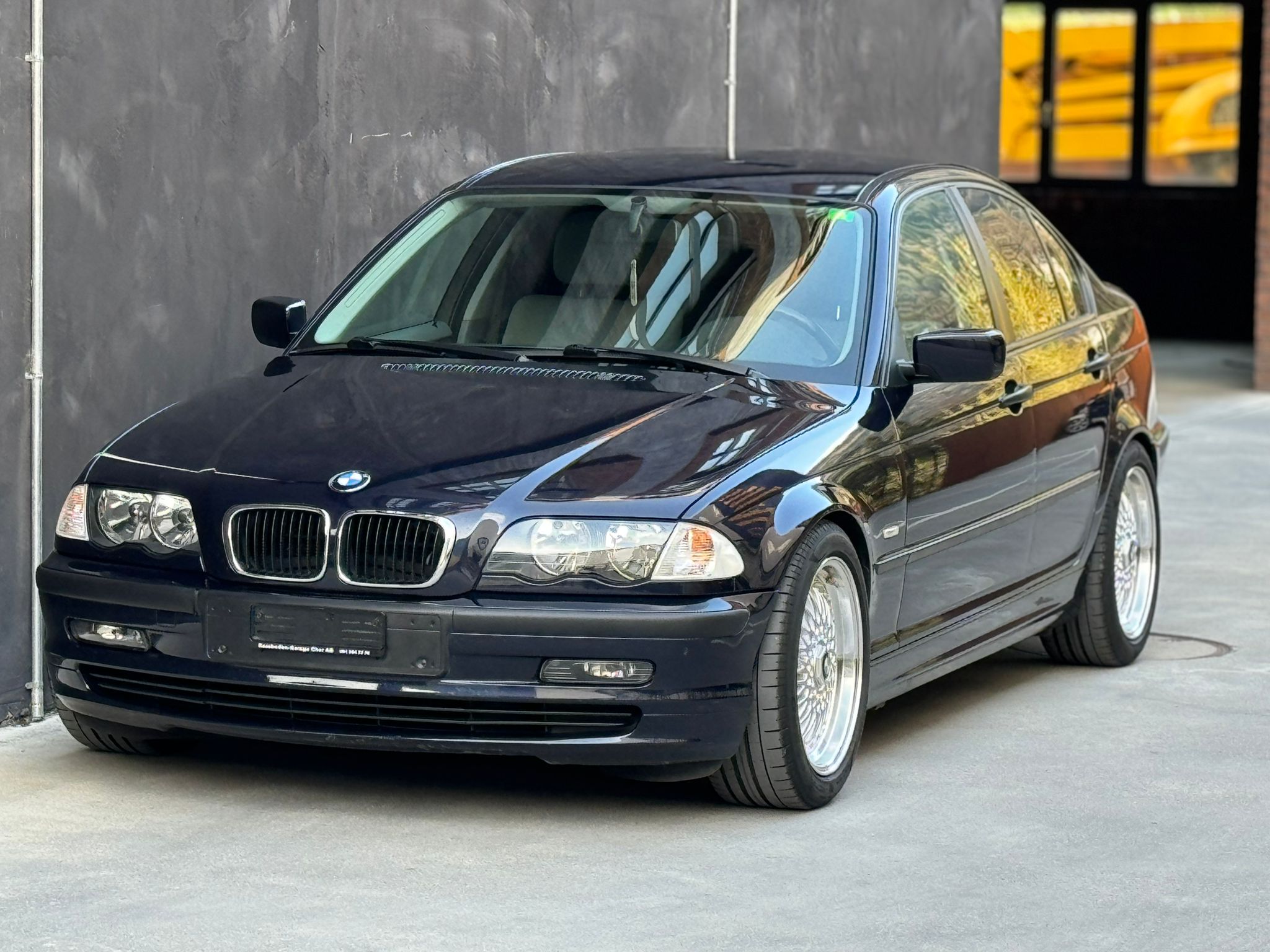 BMW 318i — slika 1