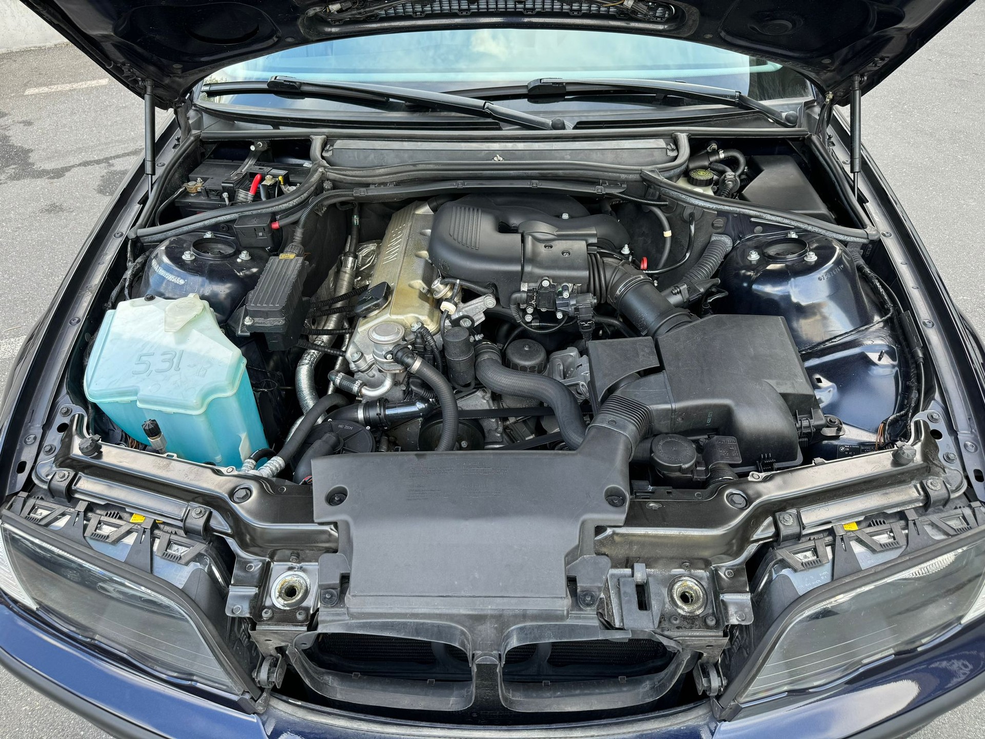 BMW 318i-image-13