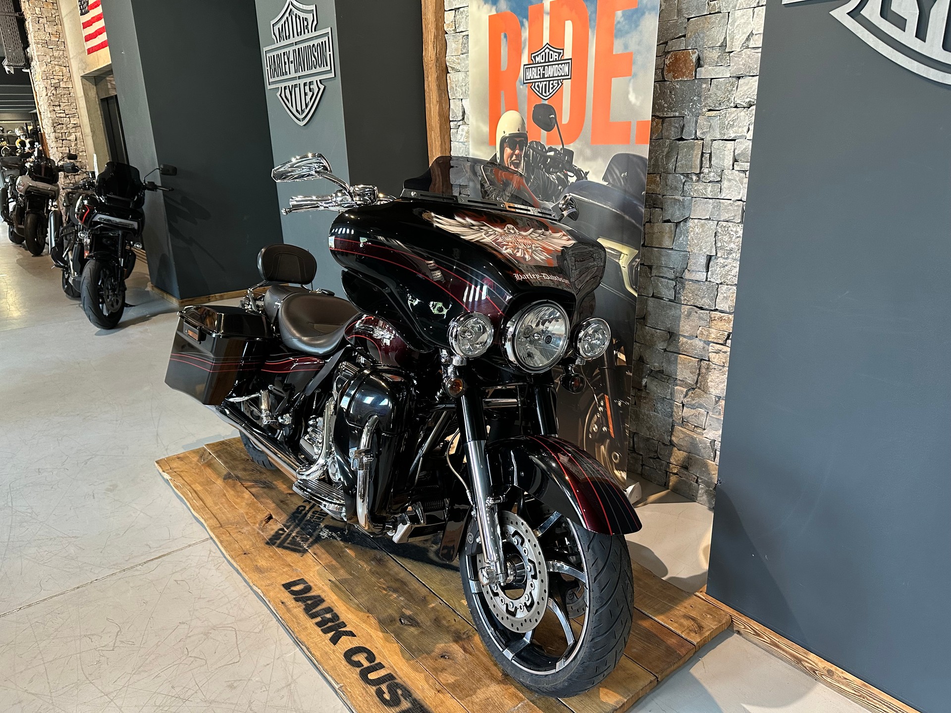 HARLEY-DAVIDSON FLHXSE Street Glide ABS CVO-showroom-element-1