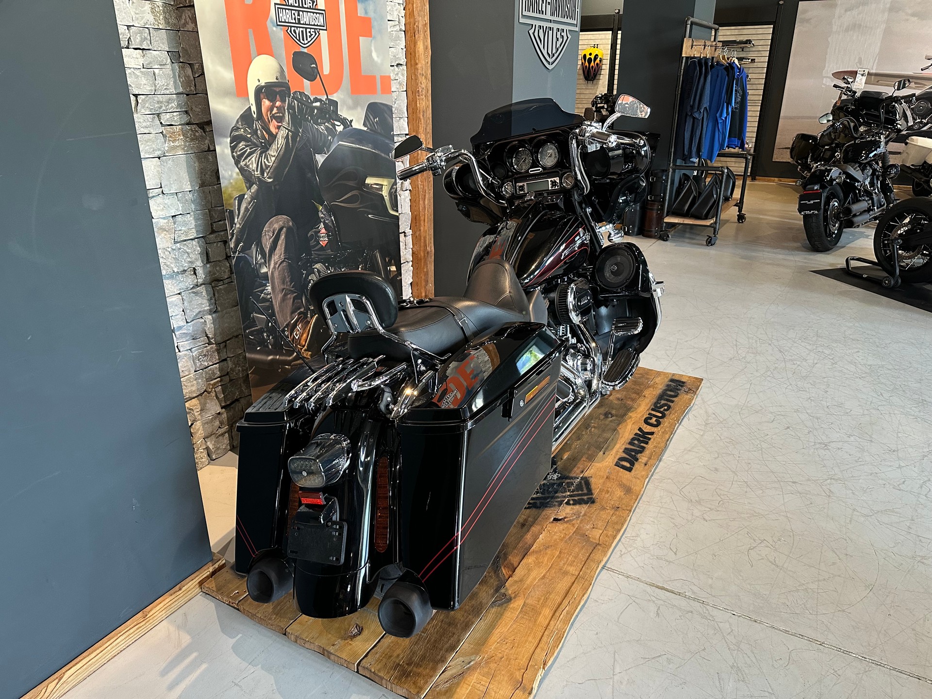 HARLEY-DAVIDSON FLHXSE Street Glide ABS CVO-showroom-element-2