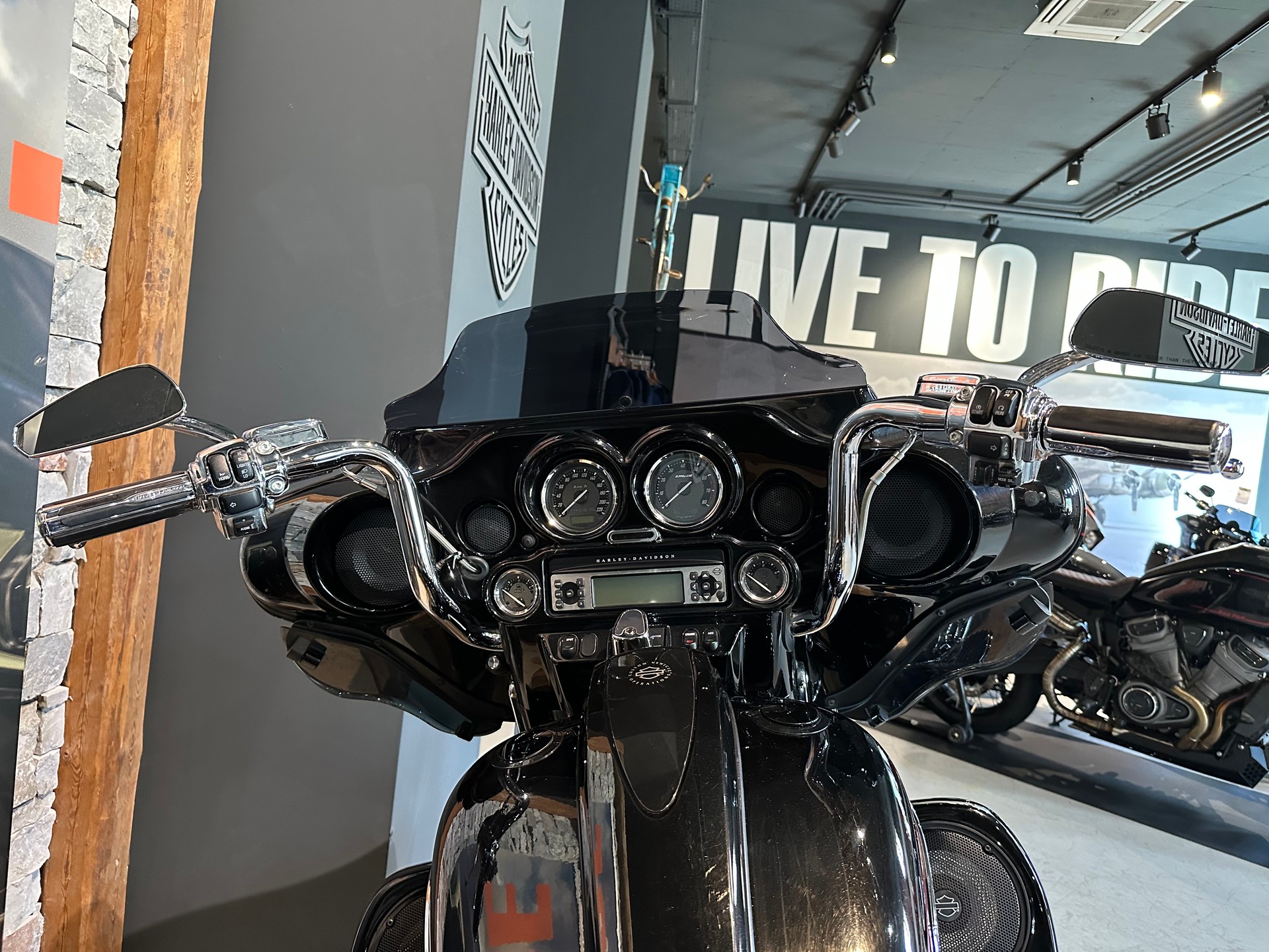 HARLEY-DAVIDSON FLHXSE Street Glide ABS CVO-image-9