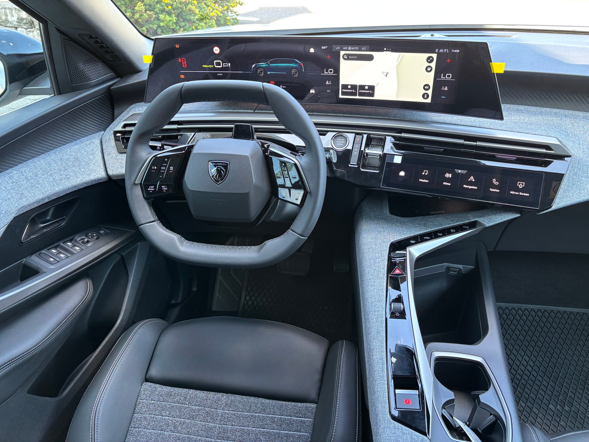 PEUGEOT 5008 210 73kWh Allure Premium Dual Motor 325-image-10