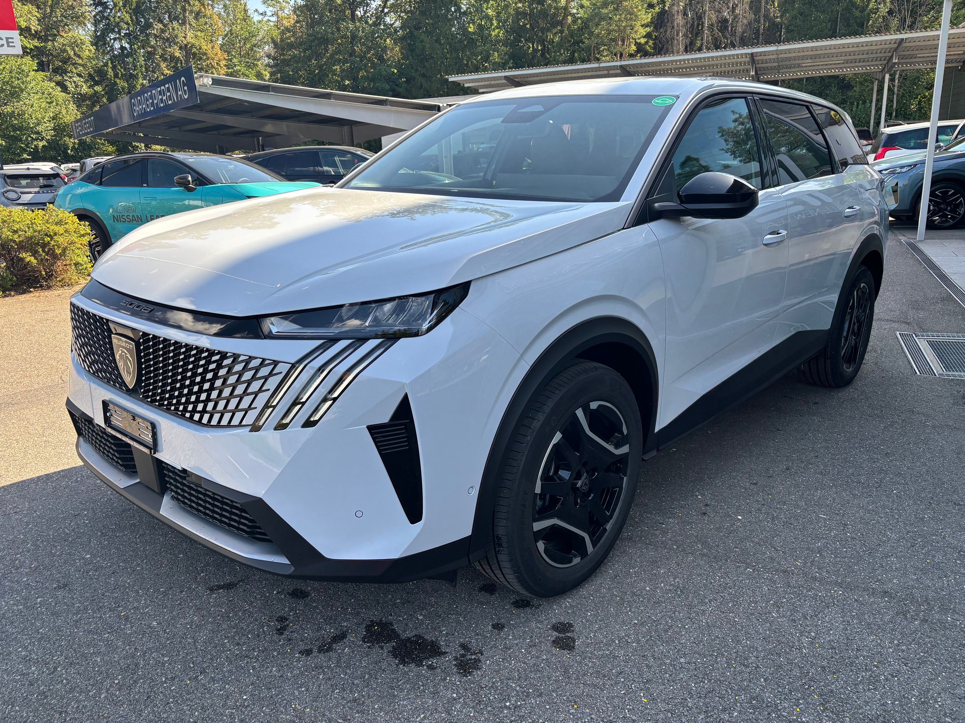 PEUGEOT 5008 210 73kWh Allure Premium Dual Motor 325-image-1