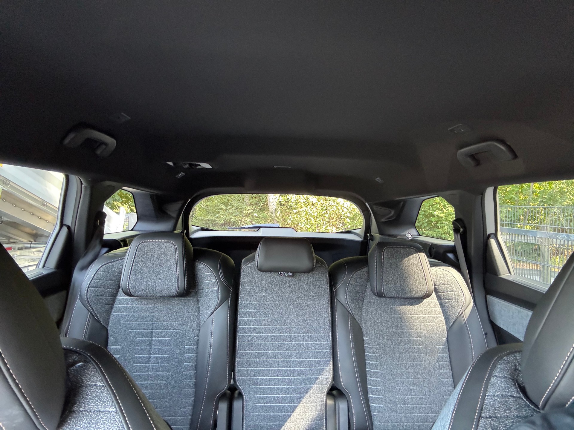 PEUGEOT 5008 210 73kWh Allure Premium Dual Motor 325-image-14