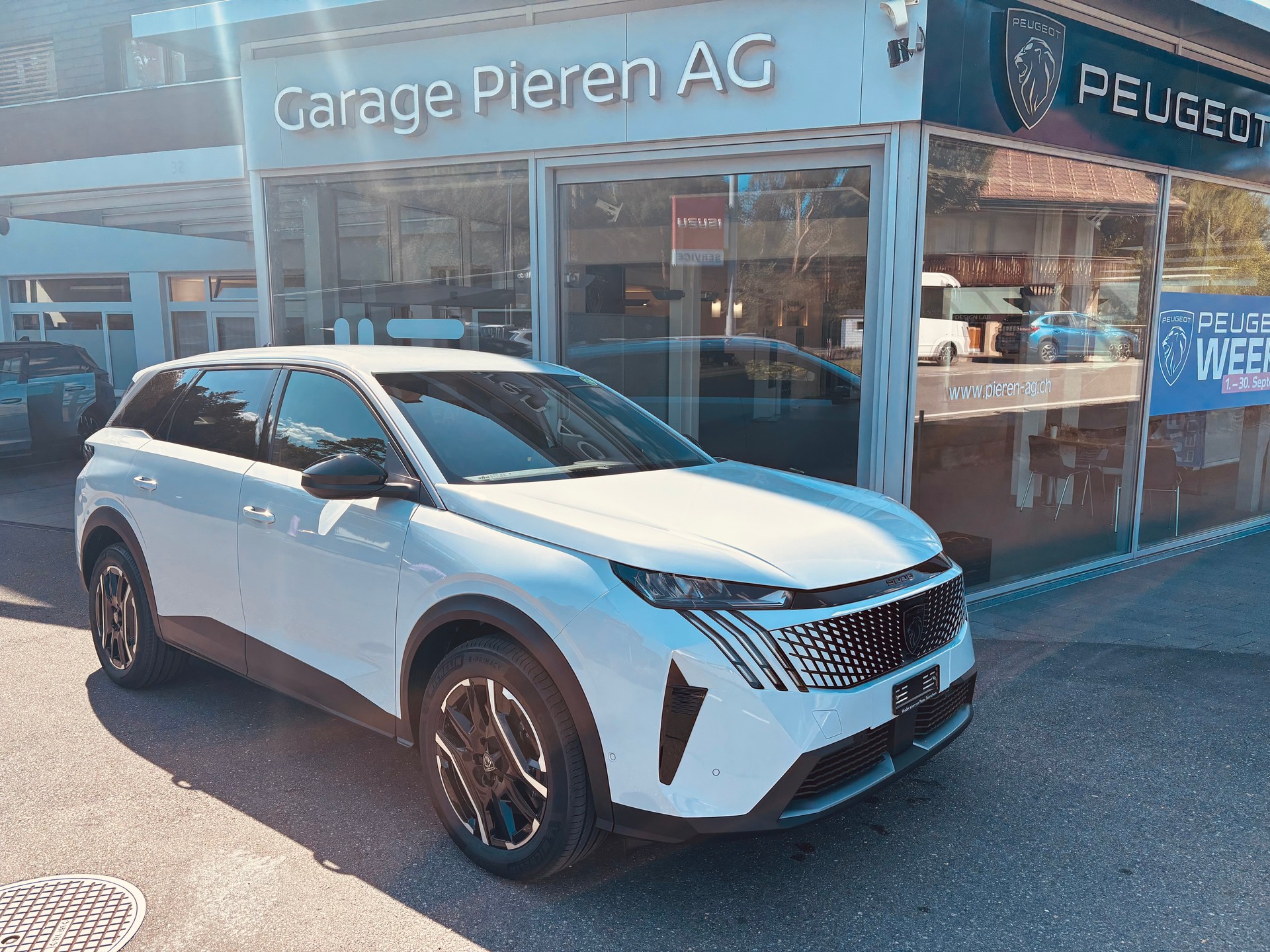PEUGEOT 5008 210 73kWh Allure Premium Dual Motor 325-image-0