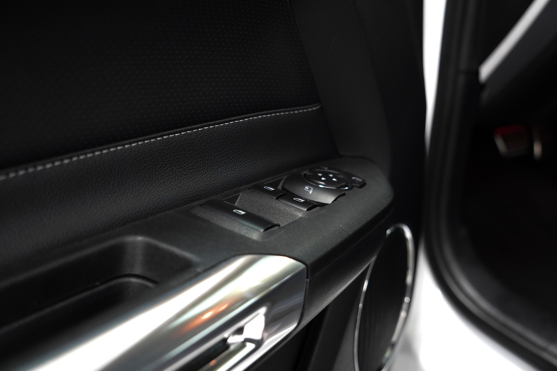 FORD Mustang Convertible 2.3 Automat-image-21