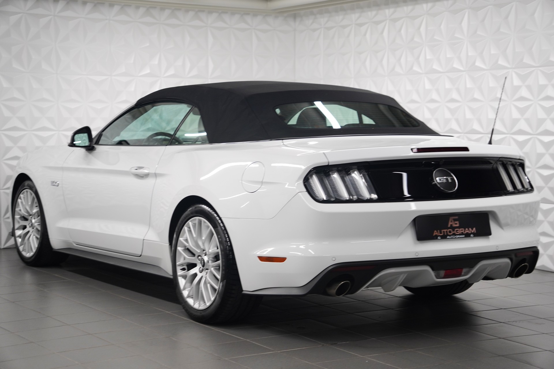 FORD Mustang Convertible 2.3 Automat-image-2