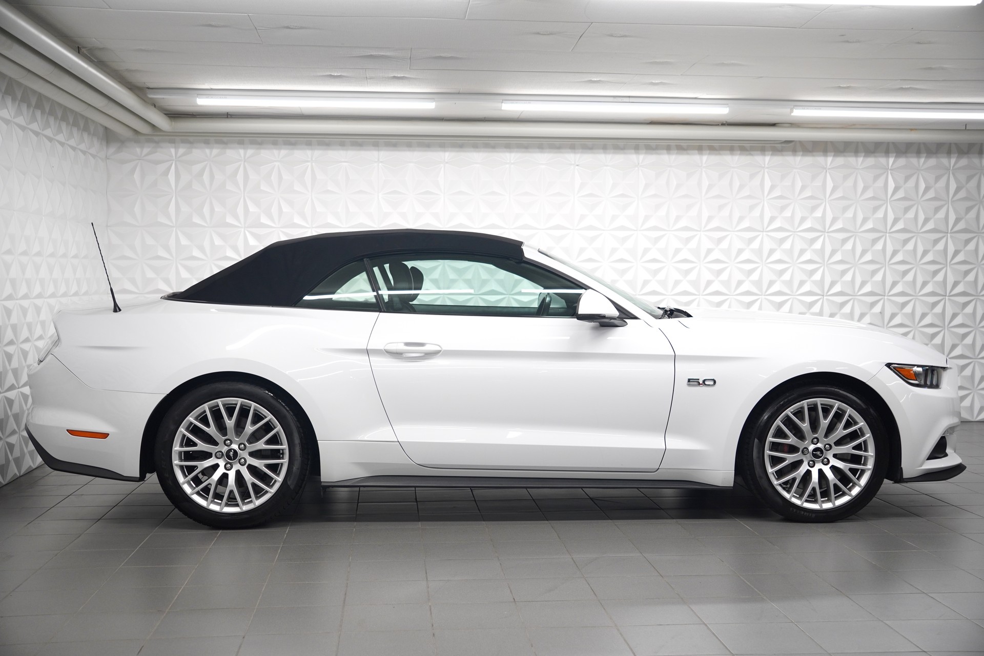 FORD Mustang Convertible 2.3 Automat-image-5