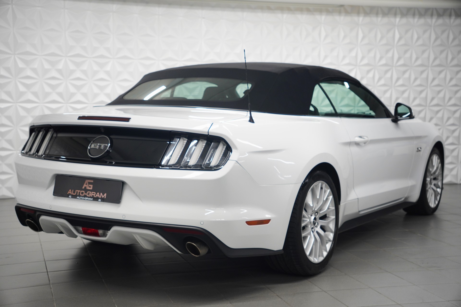 FORD Mustang Convertible 2.3 Automat-image-4