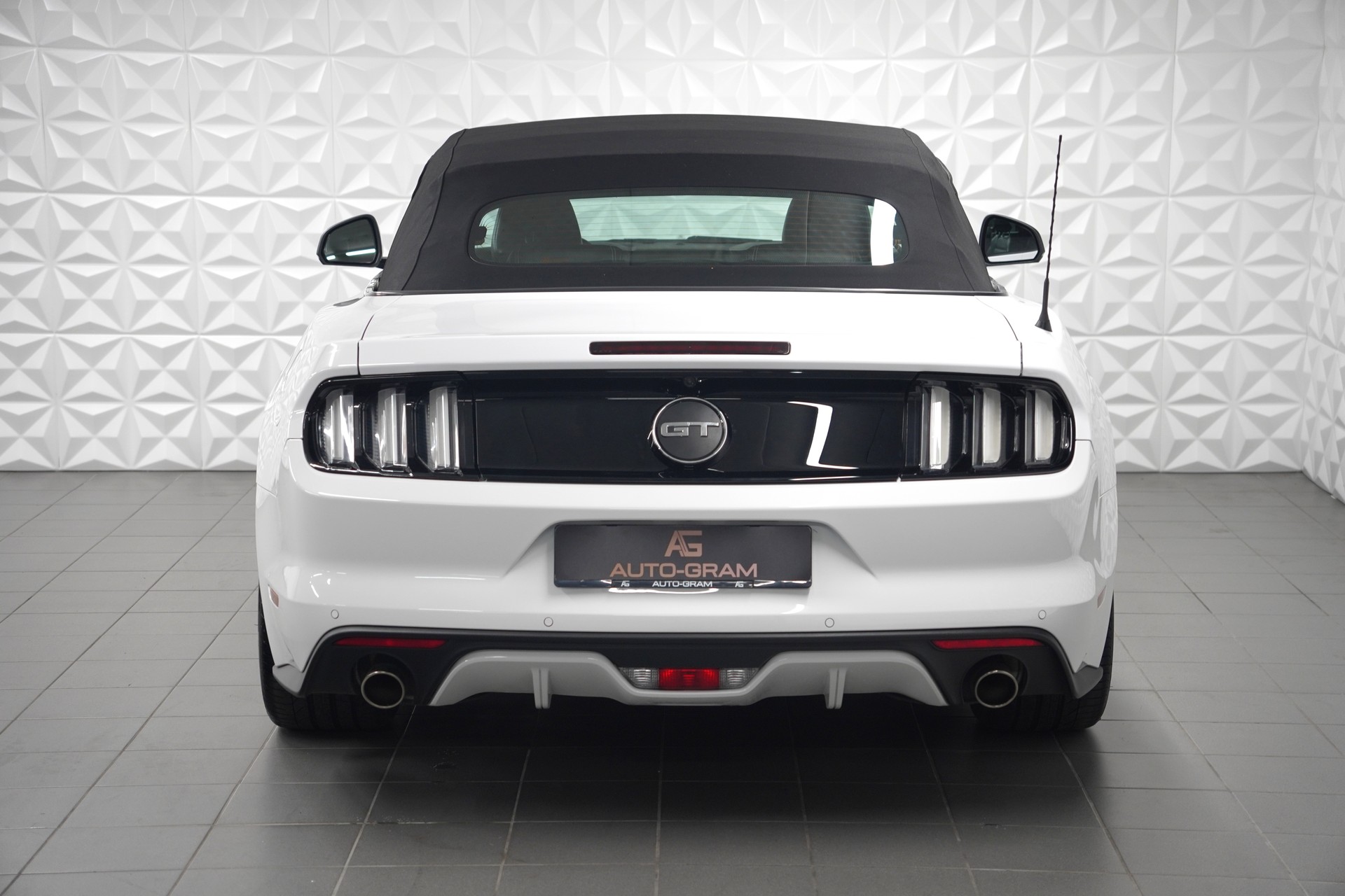 FORD Mustang Convertible 2.3 Automat-image-3
