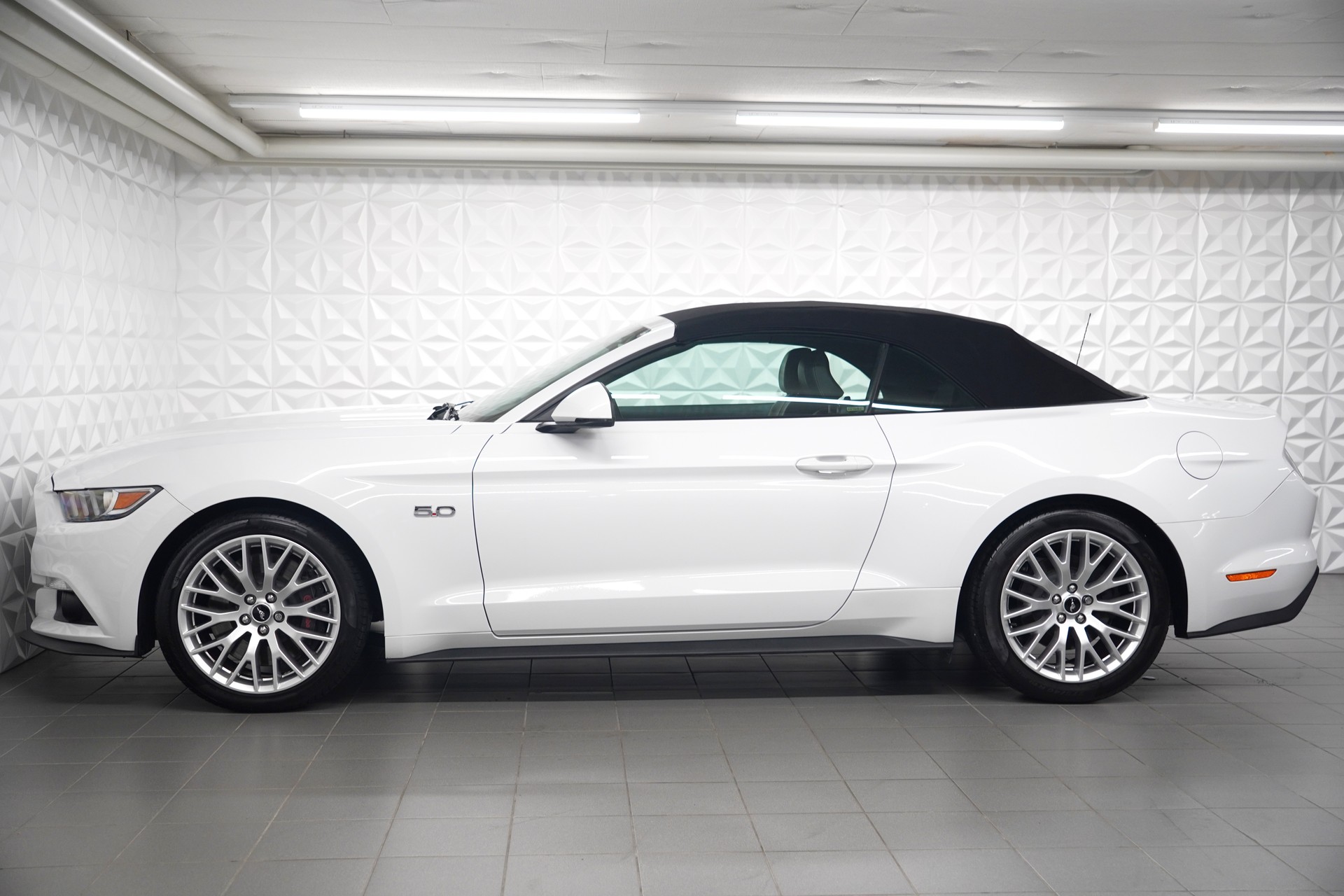 FORD Mustang Convertible 2.3 Automat-image-1