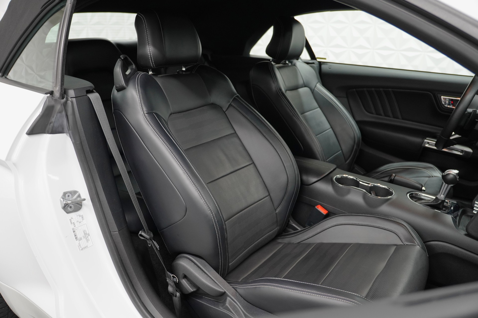 FORD Mustang Convertible 2.3 Automat-image-11