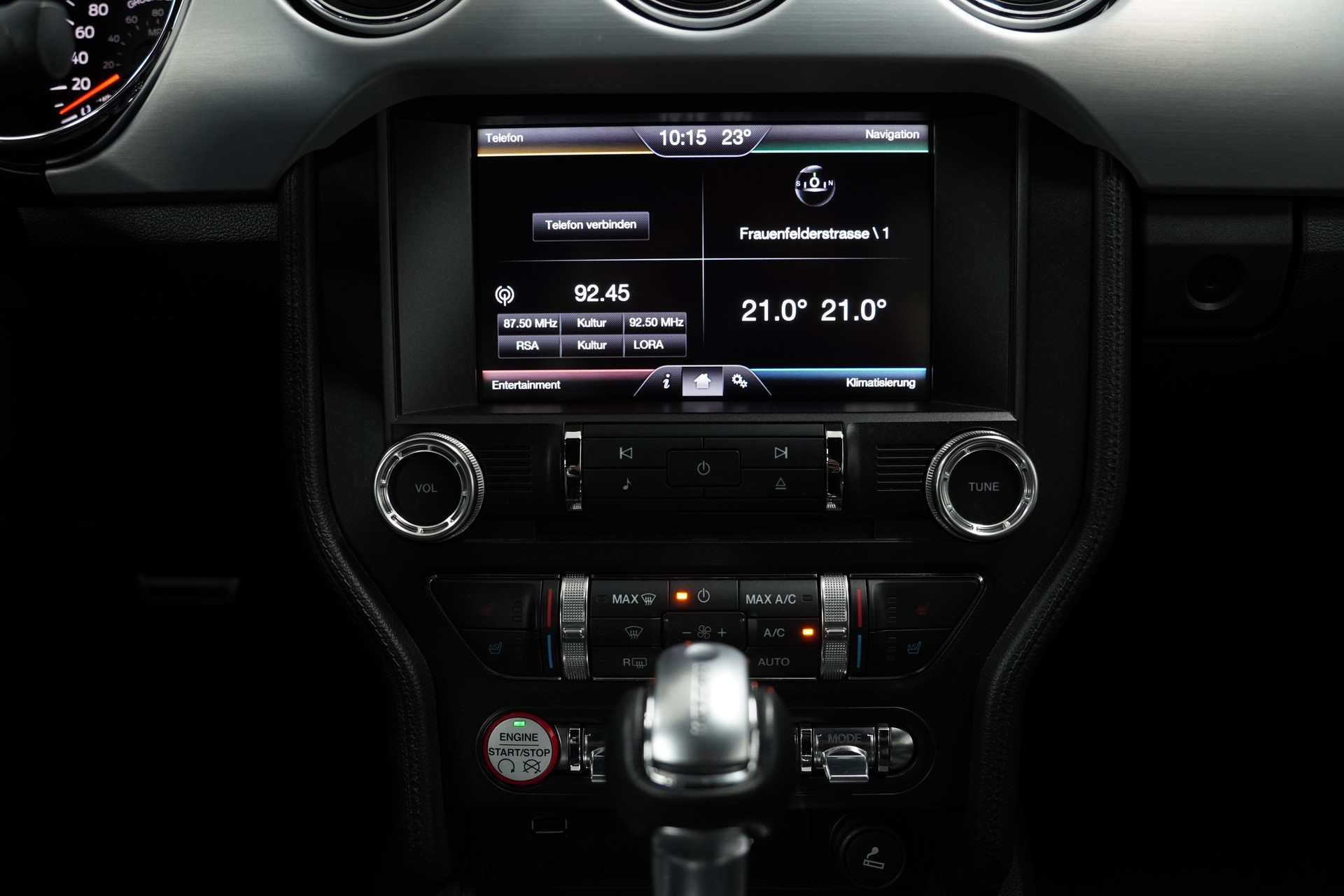 FORD Mustang Convertible 2.3 Automat-image-16