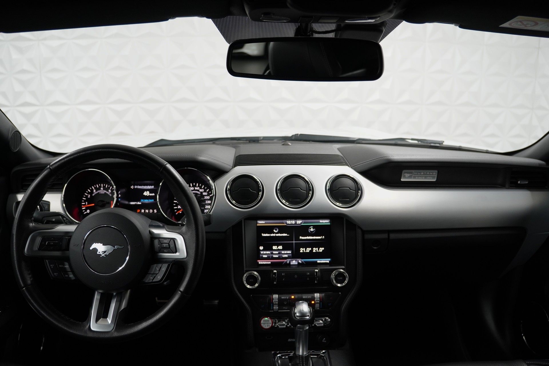 FORD Mustang Convertible 2.3 Automat-image-12