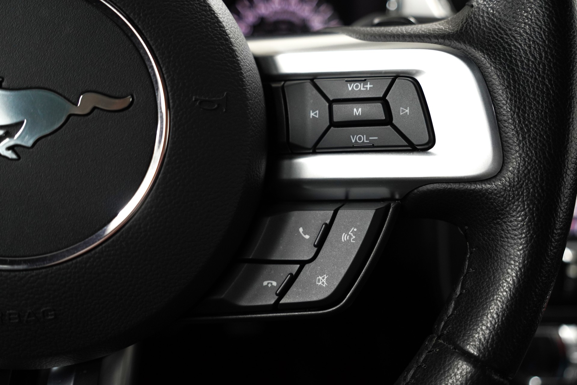 FORD Mustang Convertible 2.3 Automat-image-18