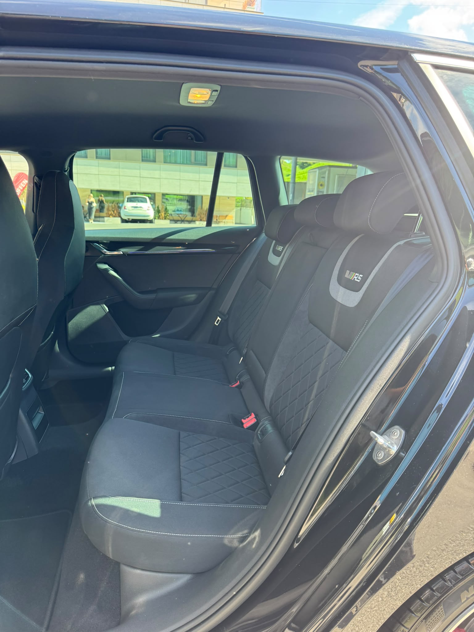 SKODA Octavia Combi 2.0 TSI RS DSG-image-11