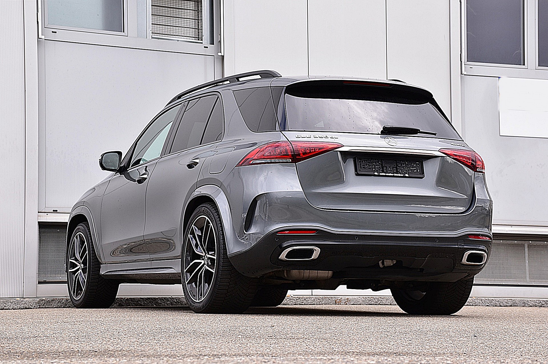 MERCEDES-BENZ GLE 350 de 4Matic 9G-Tronic AMG Line-image-4