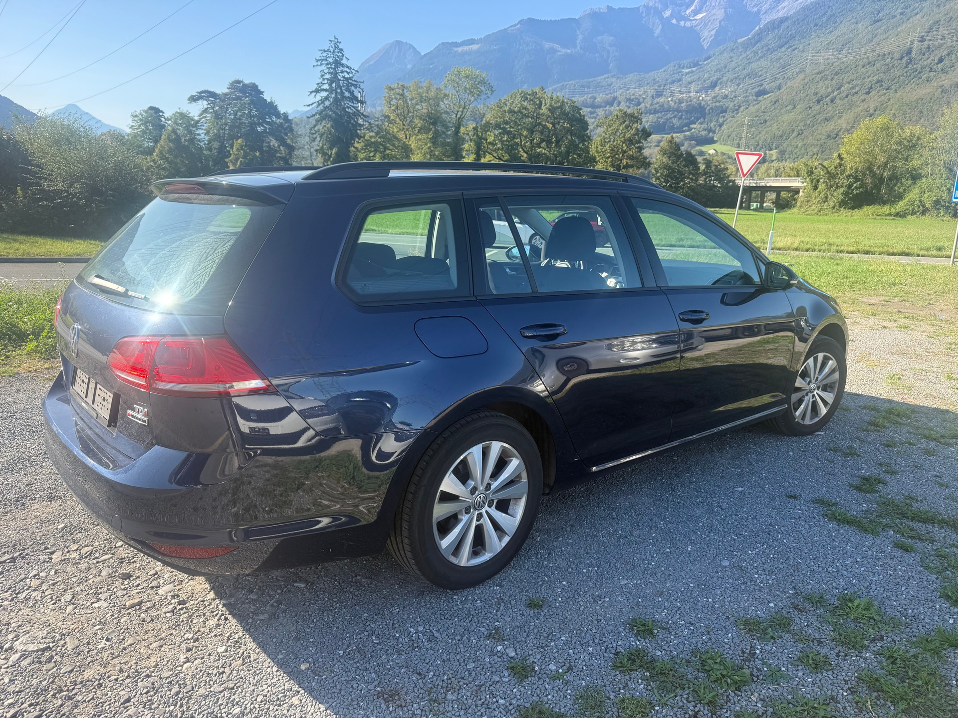 VW Golf Variant 1.6 TDI Comfortline 4Motion-image-2