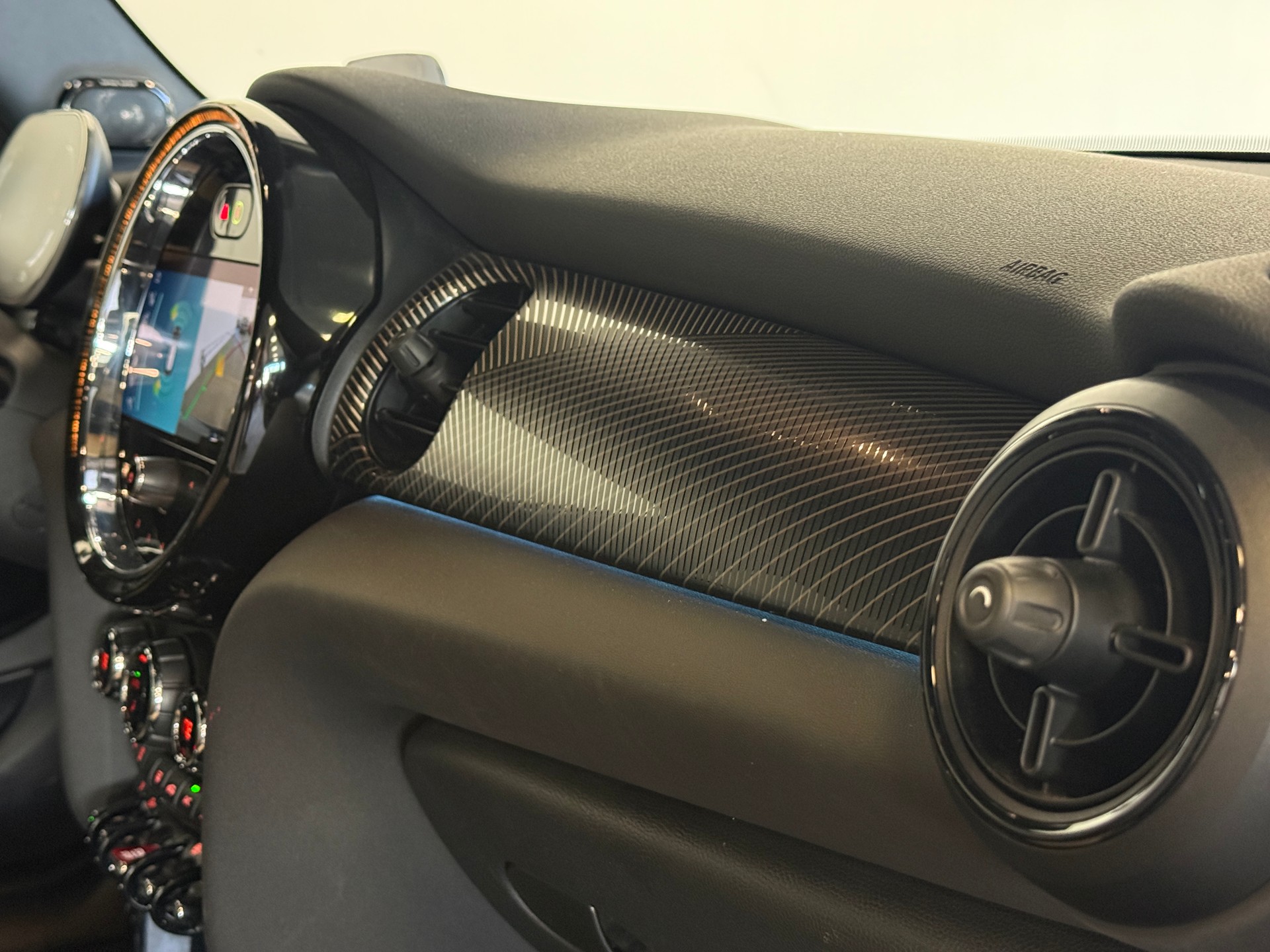MINI Cooper S Steptronic DKG Resolute Edition-image-13