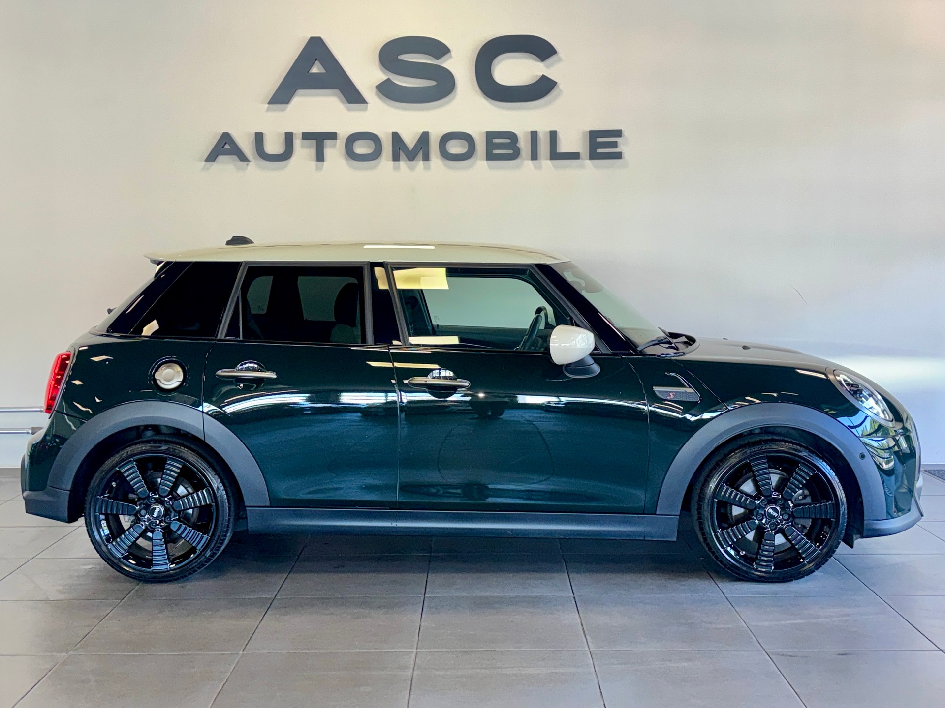 MINI Cooper S Steptronic DKG Resolute Edition-image-2